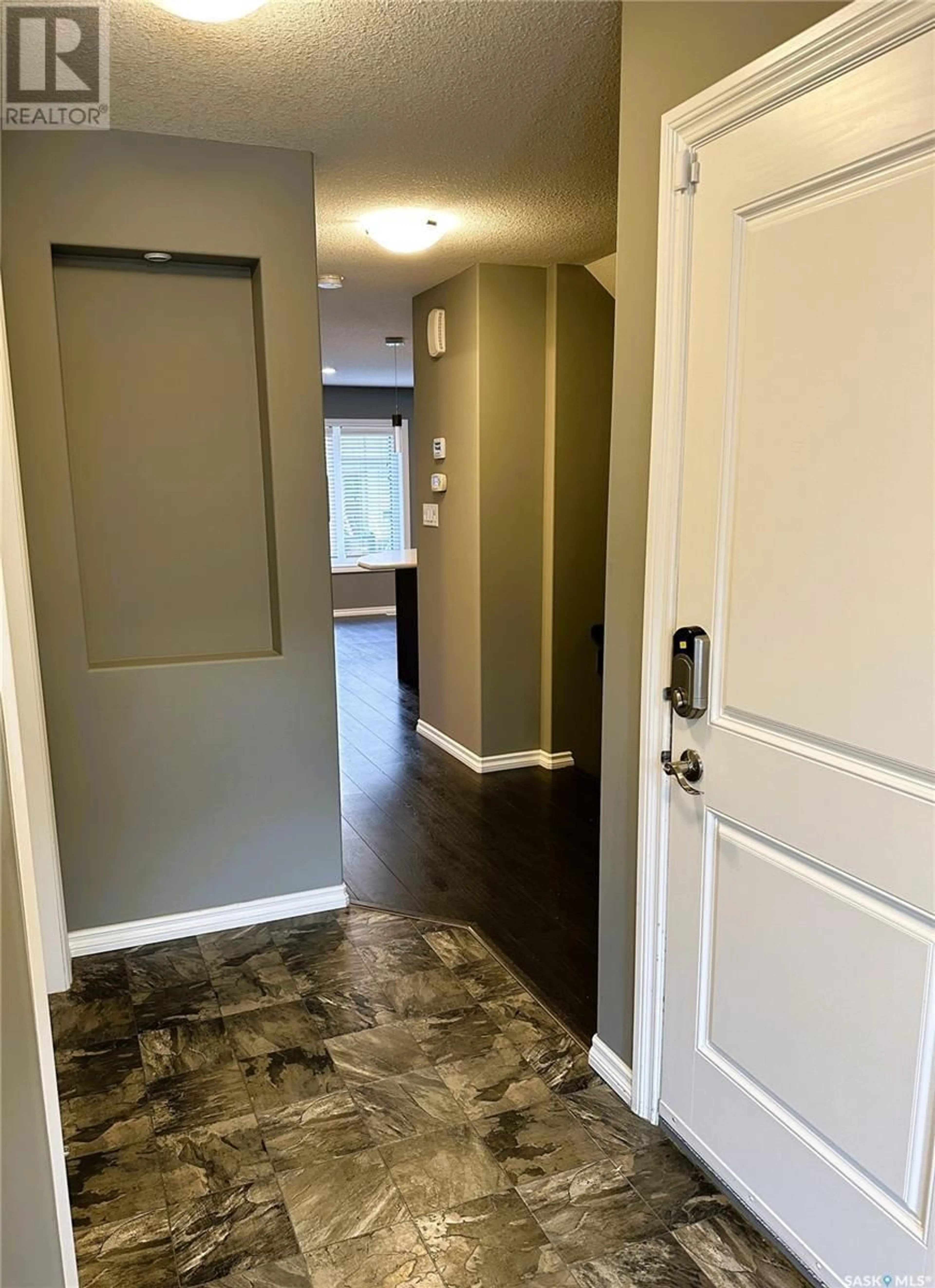 Indoor entryway for 245 4002 Sandhill CRESCENT, Regina Saskatchewan S4V3J1