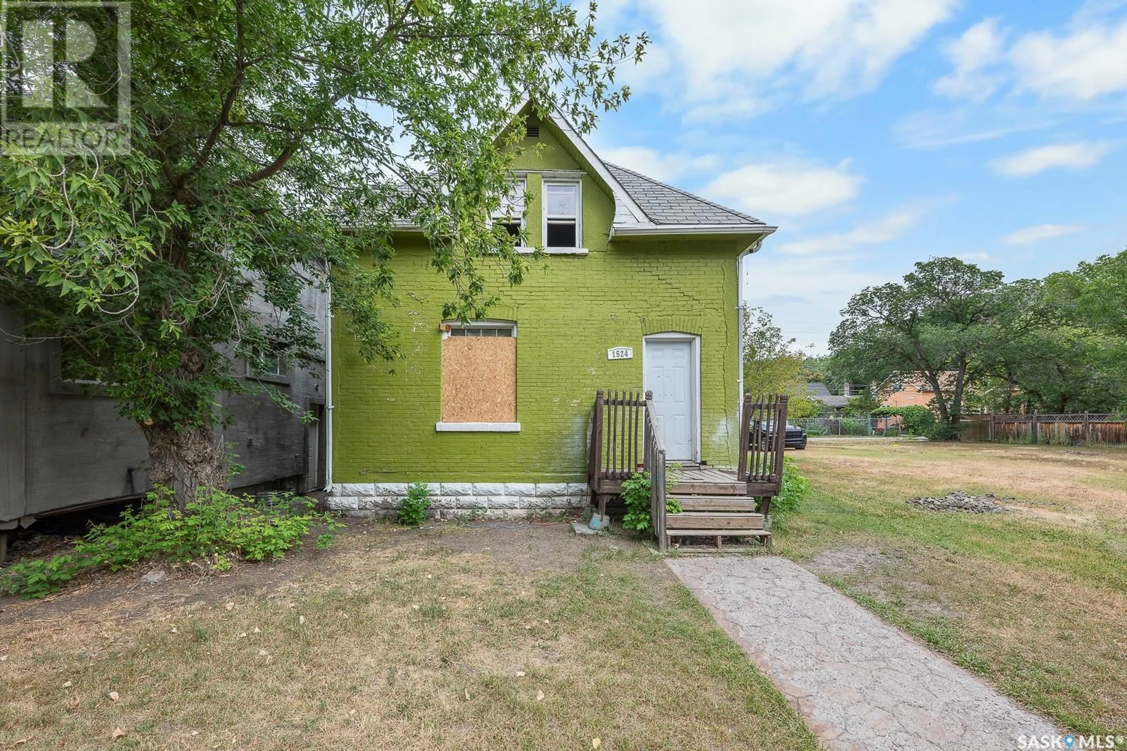 Frontside or backside of a home for 1524 VICTORIA AVENUE, Regina Saskatchewan S4P0P5