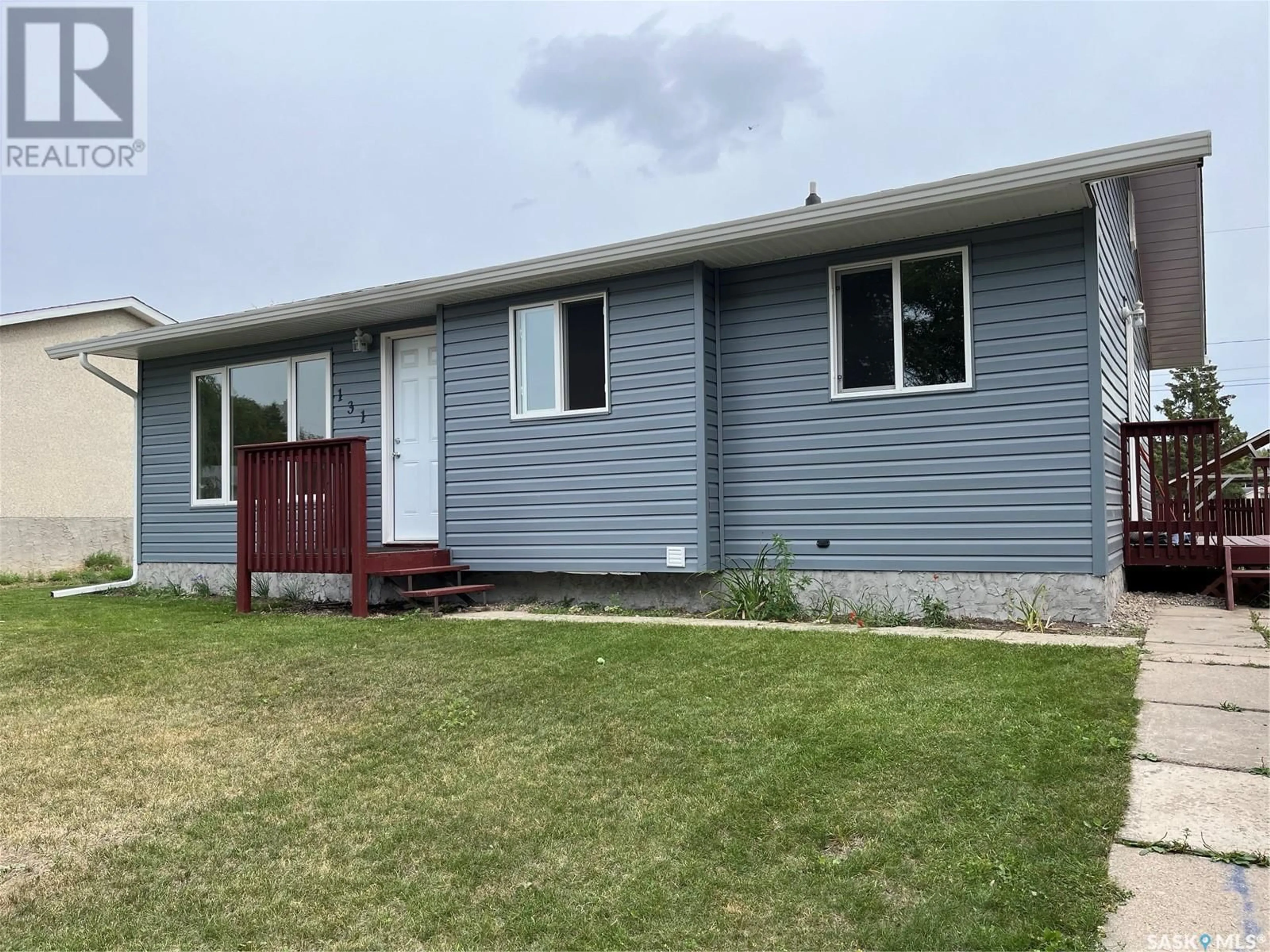 Frontside or backside of a home for 131 Mclellan CRESCENT, Prince Albert Saskatchewan S6V5X8