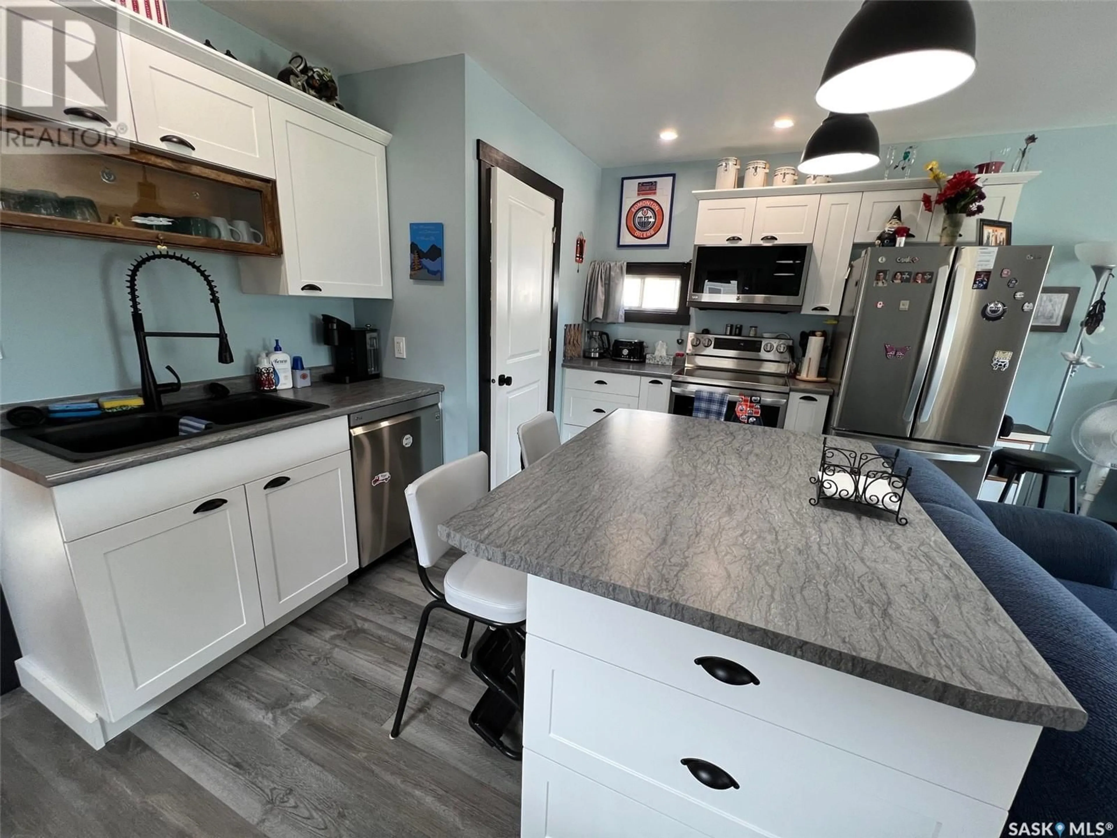 Open concept kitchen for 20 1st STREET E, Neilburg Saskatchewan S0M2C0