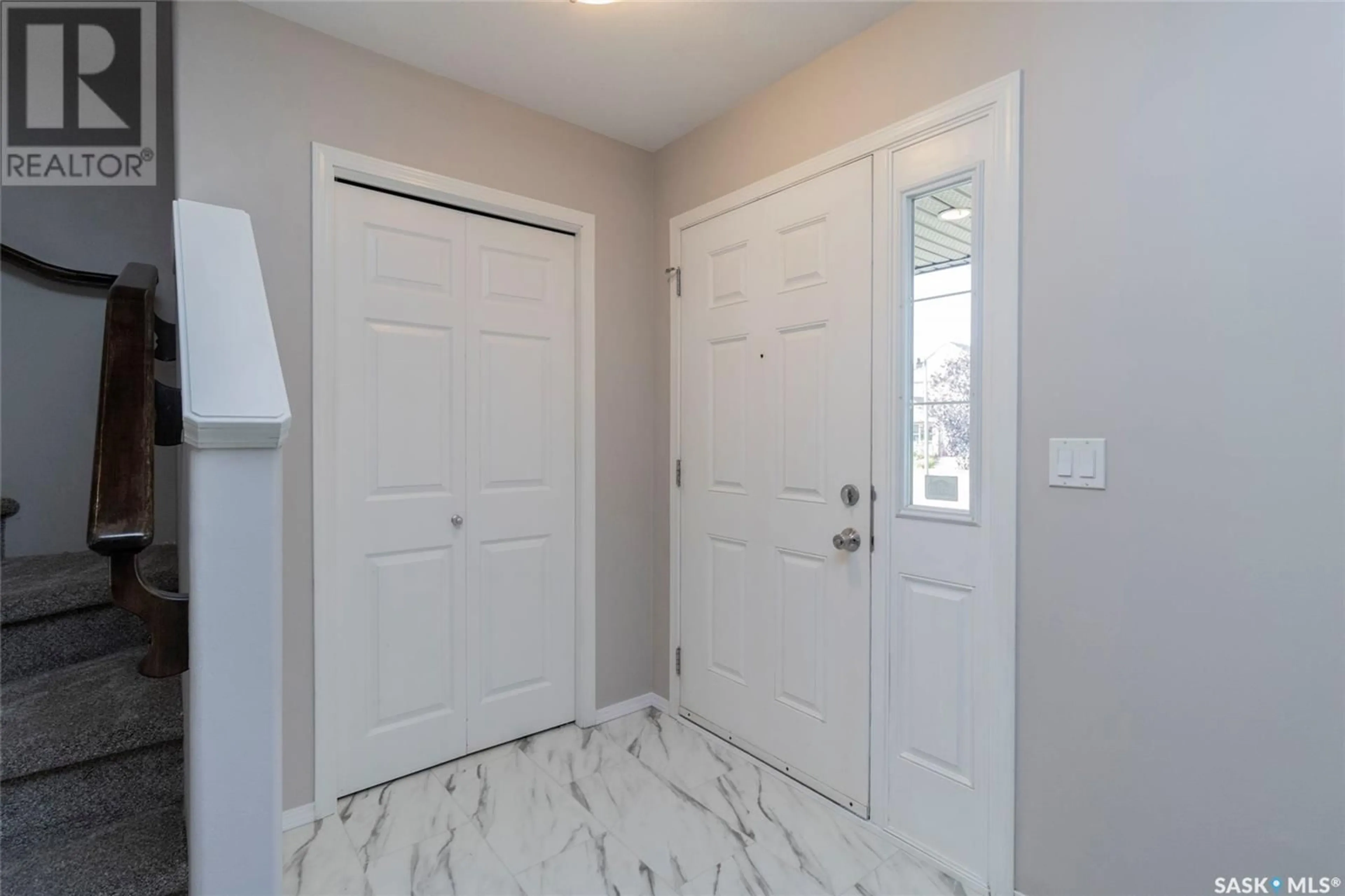 Indoor entryway for 310 Gordon ROAD, Saskatoon Saskatchewan S7T0A3