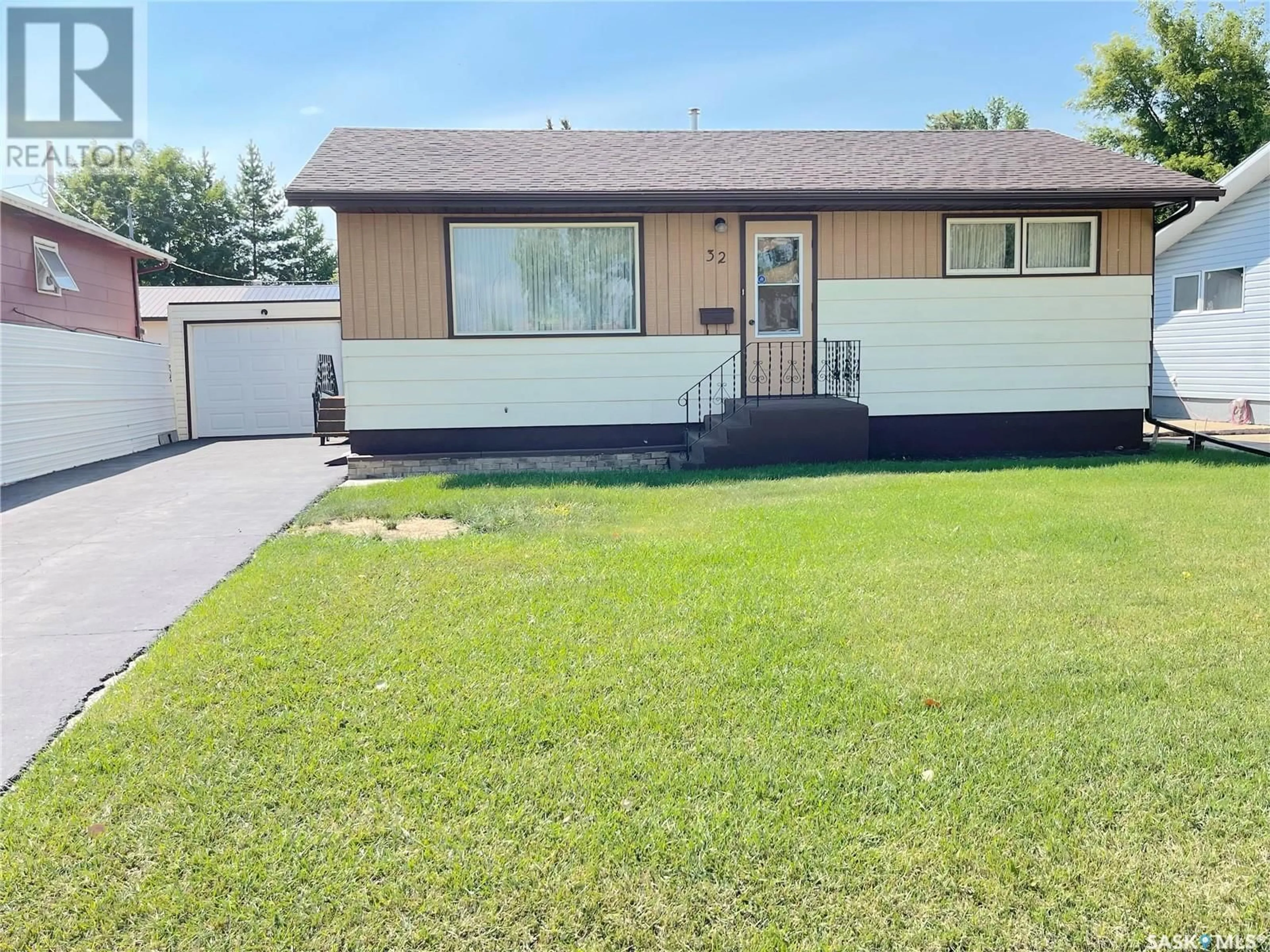 Frontside or backside of a home for 32 North STREET, Yorkton Saskatchewan S3N0G8