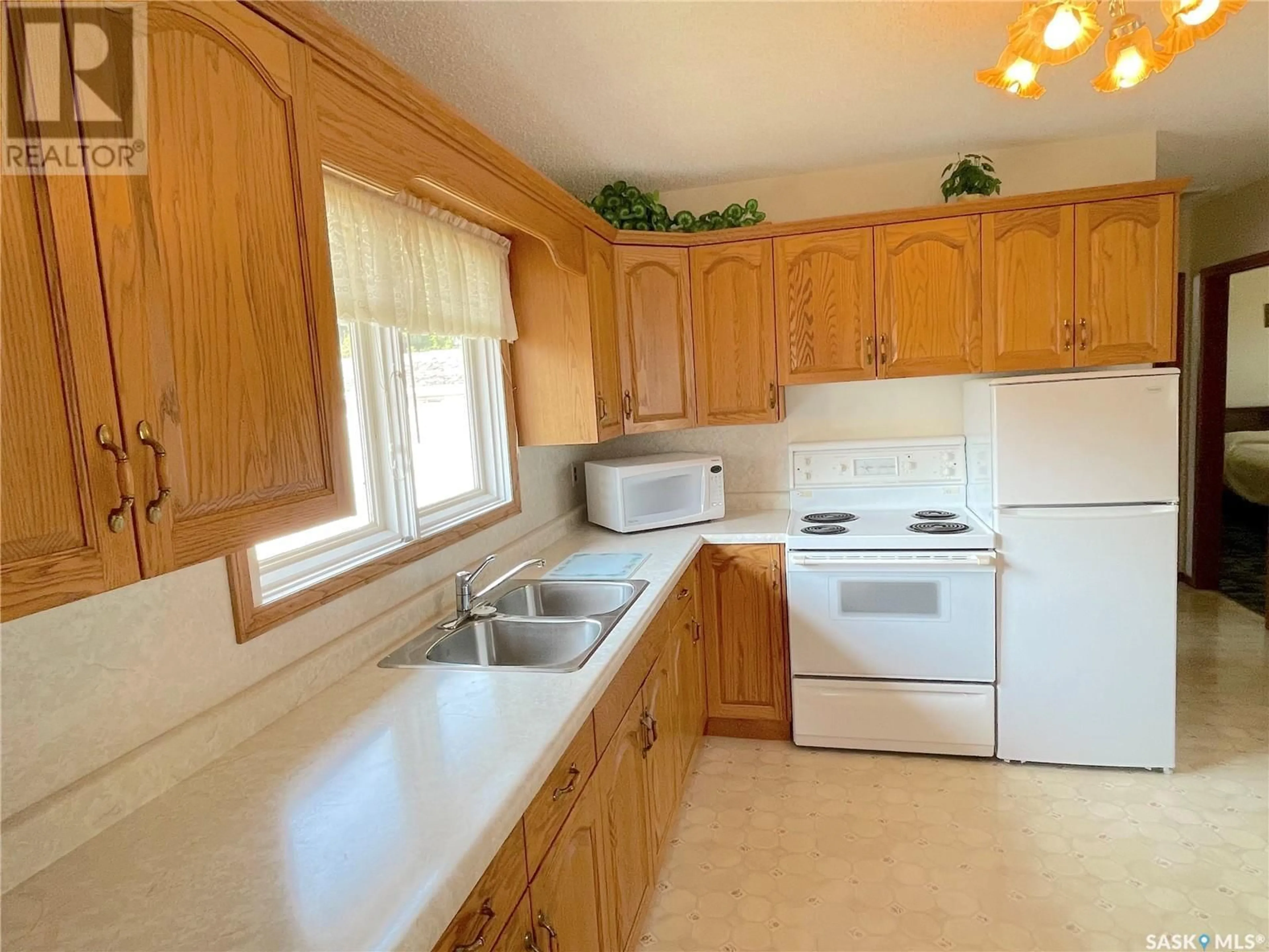 Standard kitchen for 32 North STREET, Yorkton Saskatchewan S3N0G8