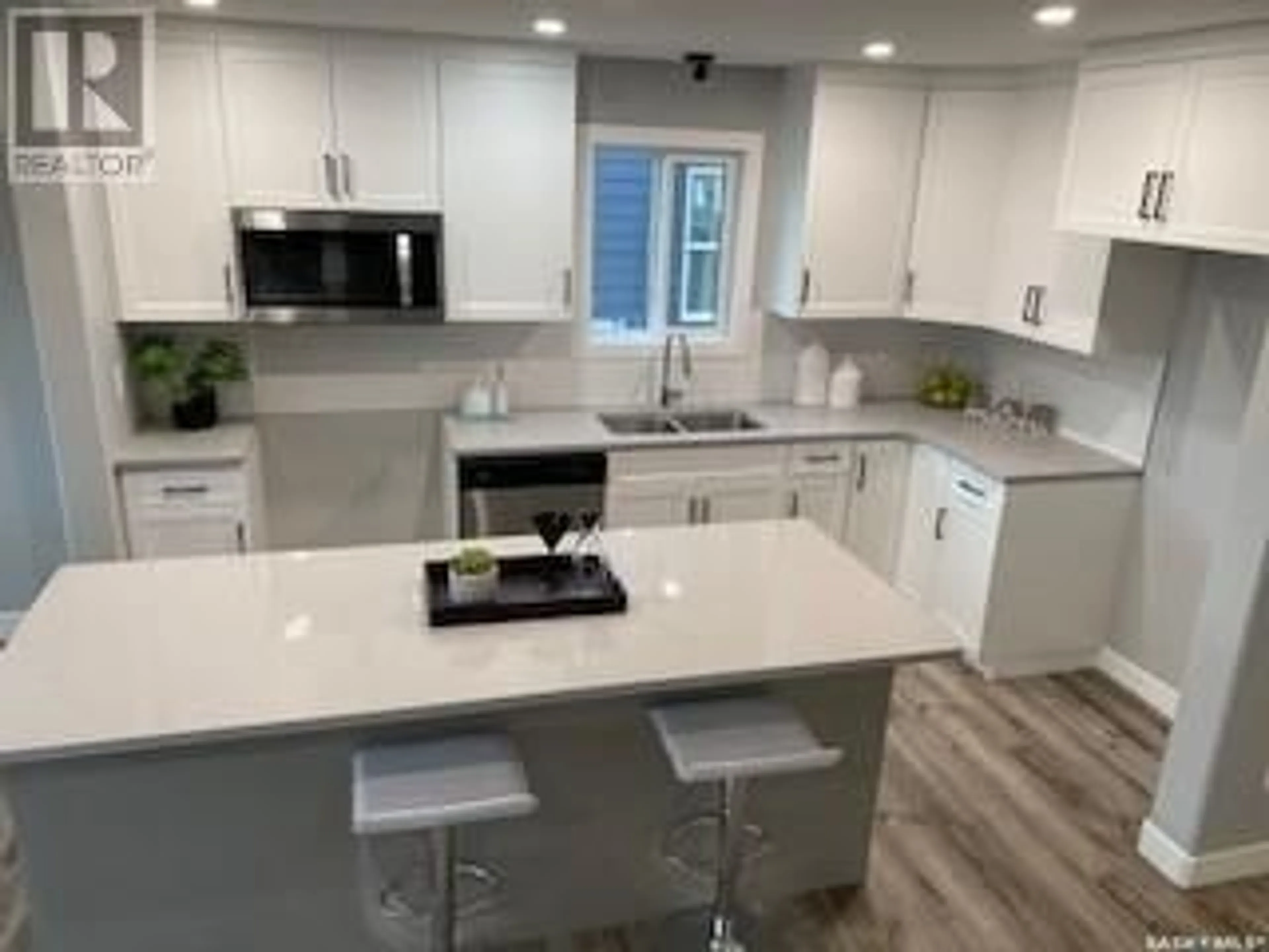 Contemporary kitchen for 419 Pepper STREET, Saskatoon Saskatchewan S7V1S7