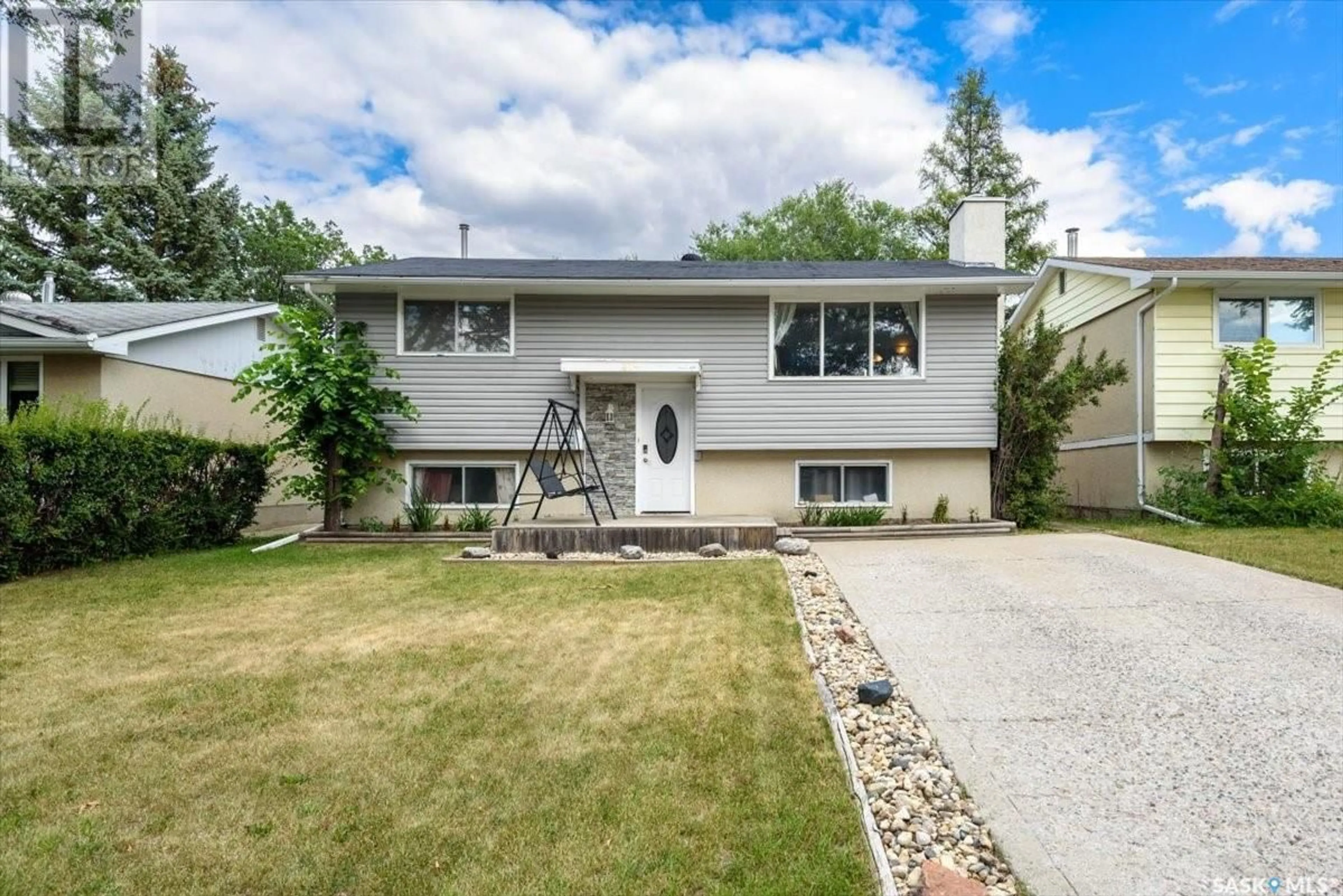 Frontside or backside of a home for 419 Palliser STREET, Regina Saskatchewan S4R5J6