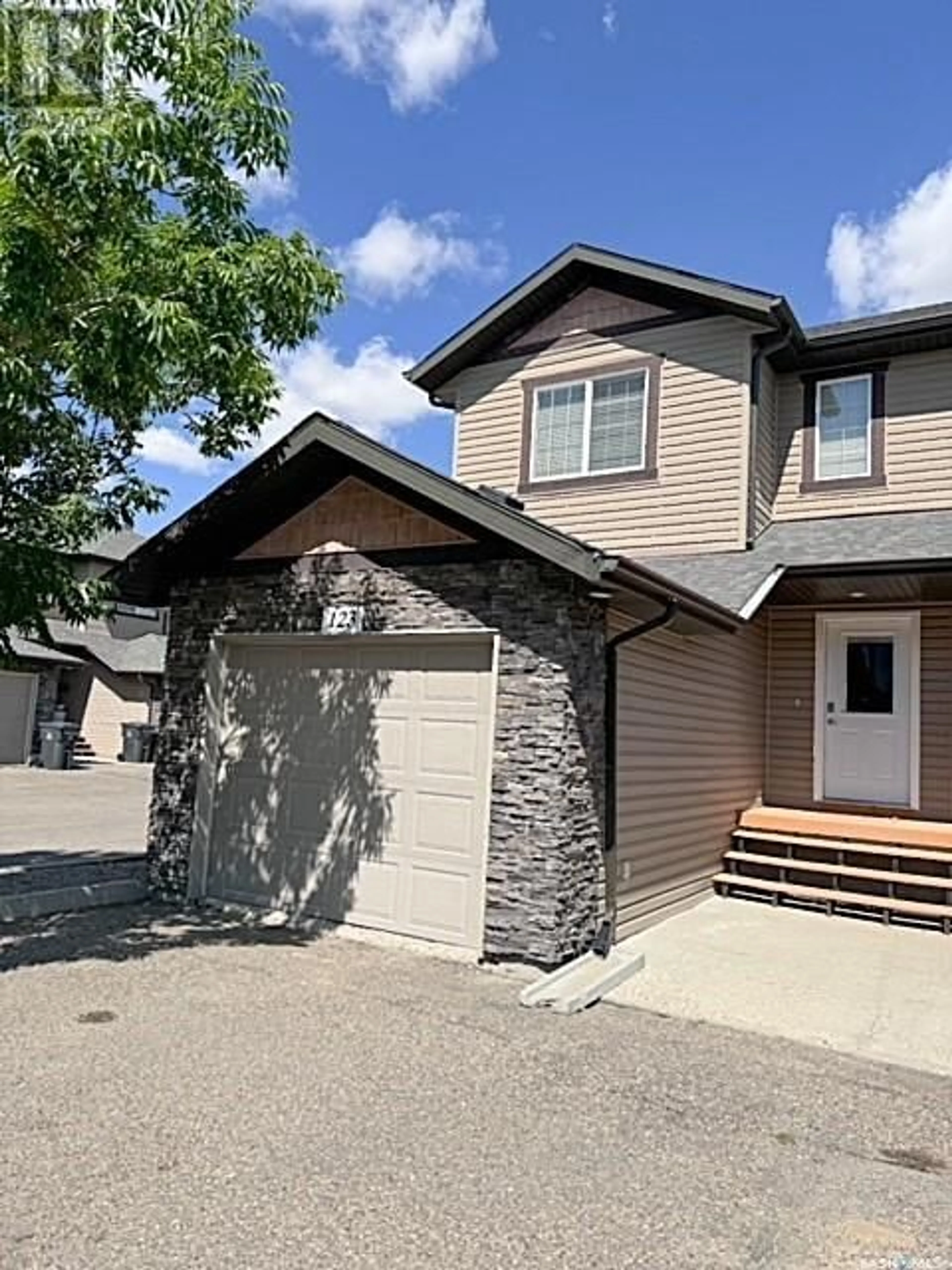 A pic from exterior of the house or condo for 123 503 Colonel Otter DRIVE, Swift Current Saskatchewan S9H2K4