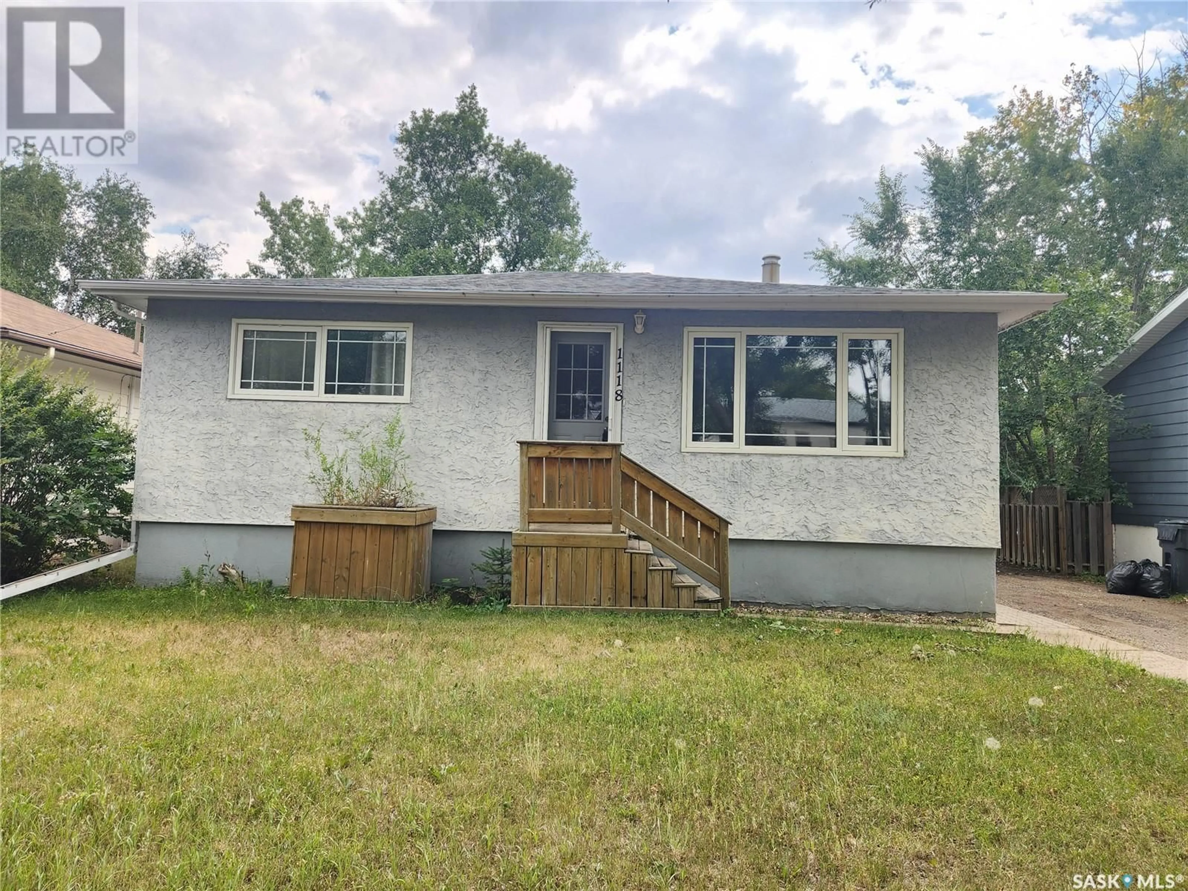 Frontside or backside of a home, cottage for 1118 PARK AVENUE, Weyburn Saskatchewan S4H0K5