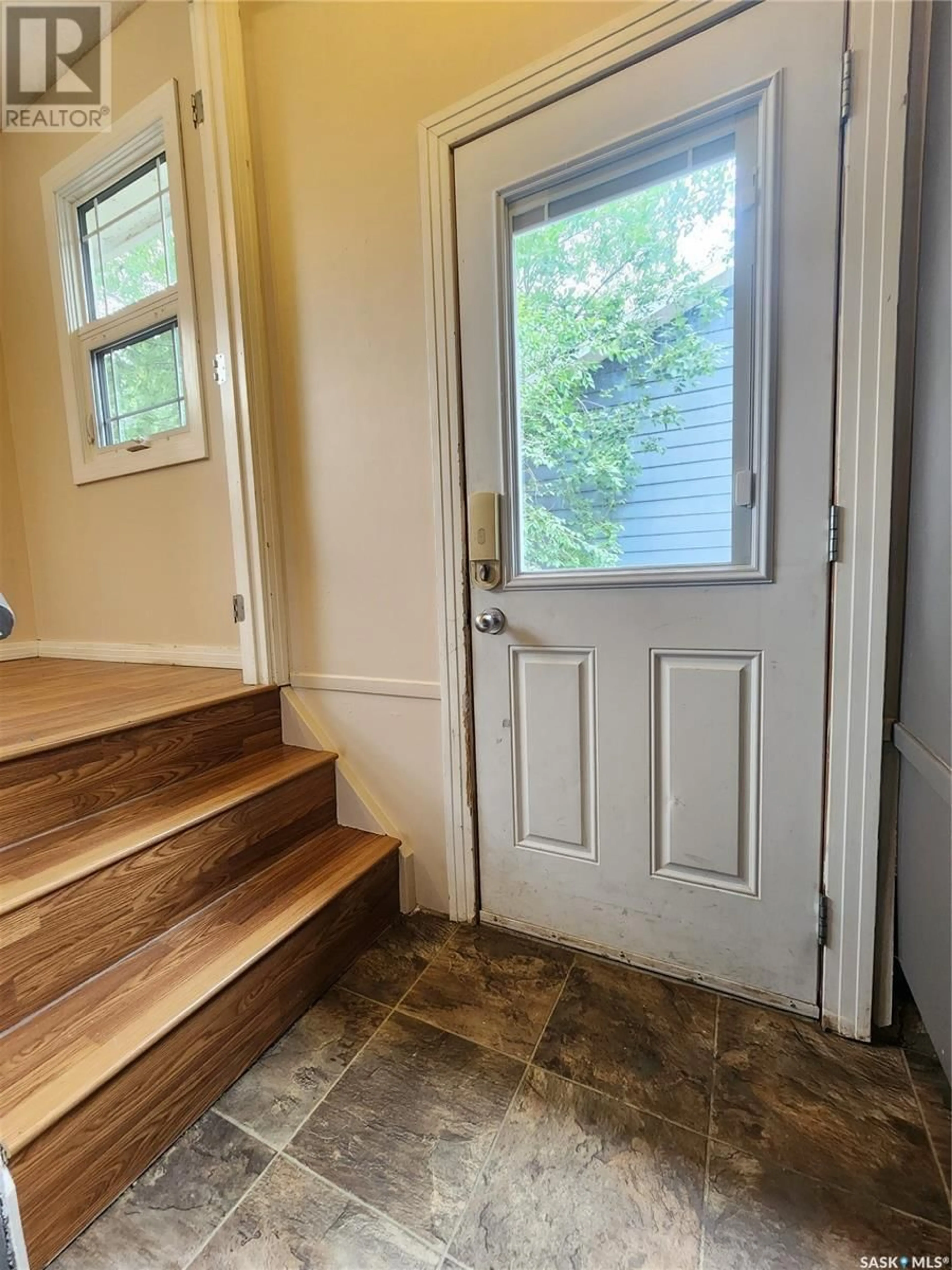 Indoor entryway, wood floors for 1118 PARK AVENUE, Weyburn Saskatchewan S4H0K5