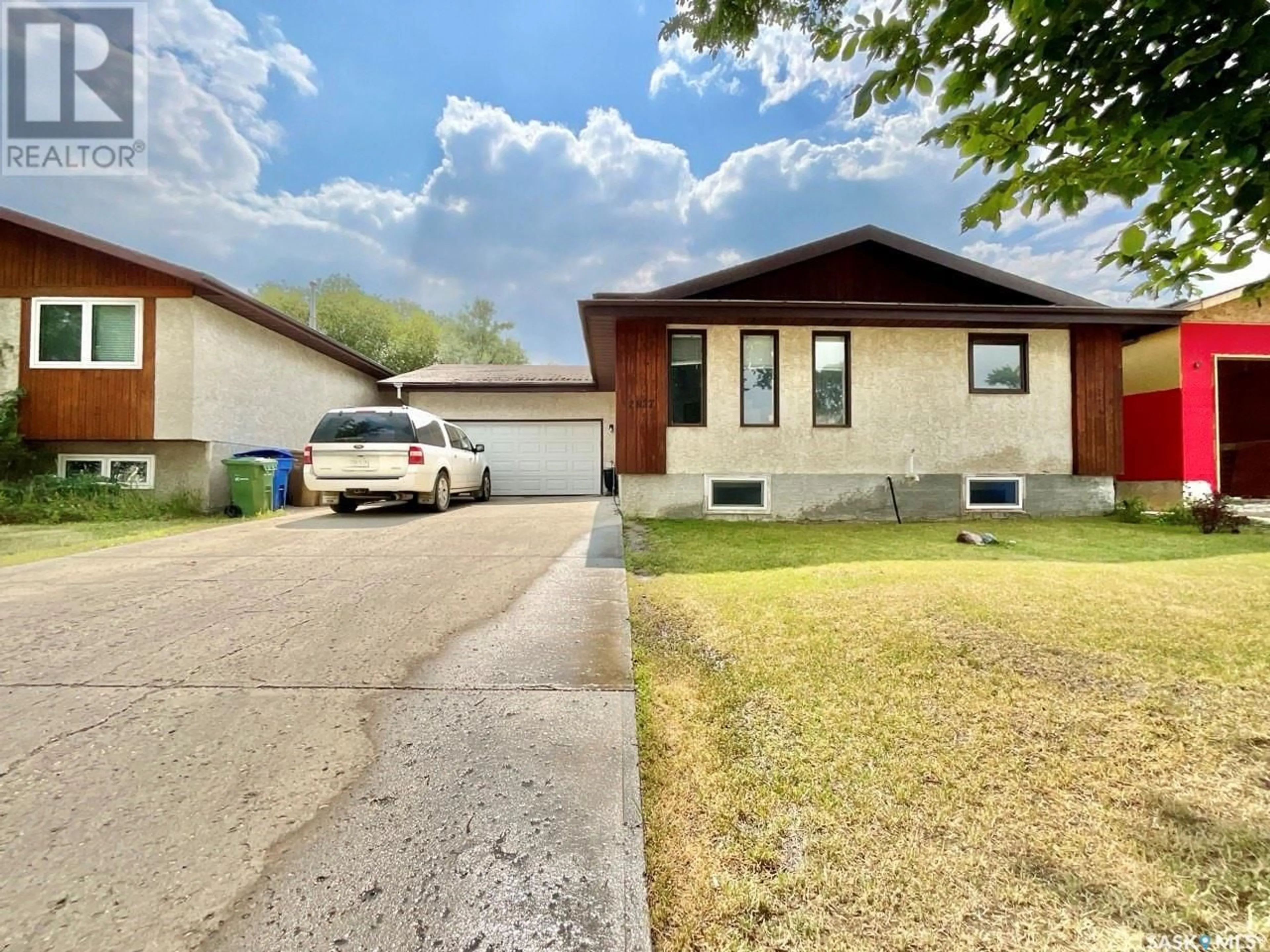 Frontside or backside of a home for 2827 Truesdale DRIVE, Regina Saskatchewan S4V0V2