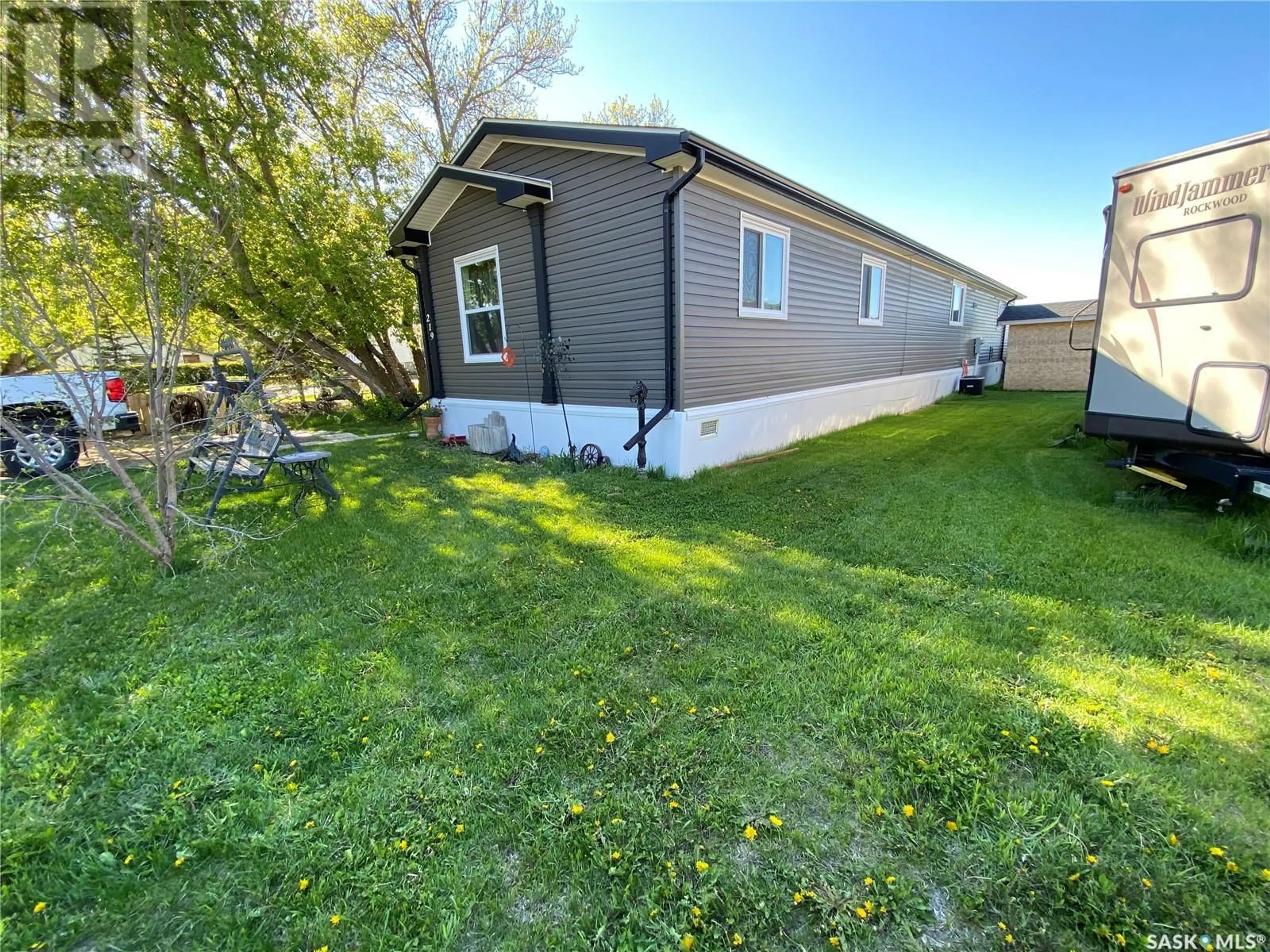 A pic from exterior of the house or condo for 219 Railway AVENUE W, Wawota Saskatchewan S0G5A0