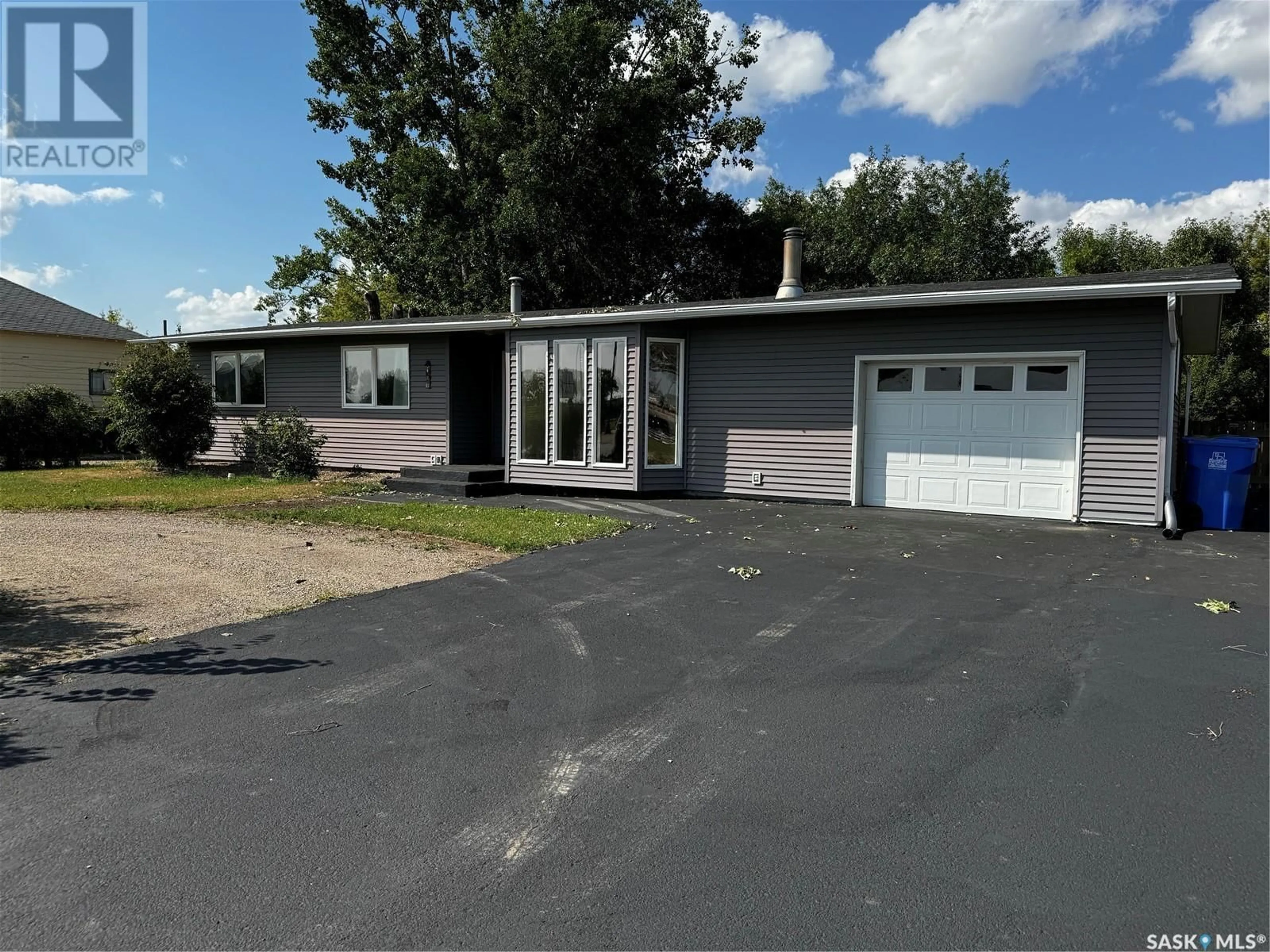 Home with vinyl exterior material, street for 907 Corrigan STREET, Lampman Saskatchewan S0C1N0