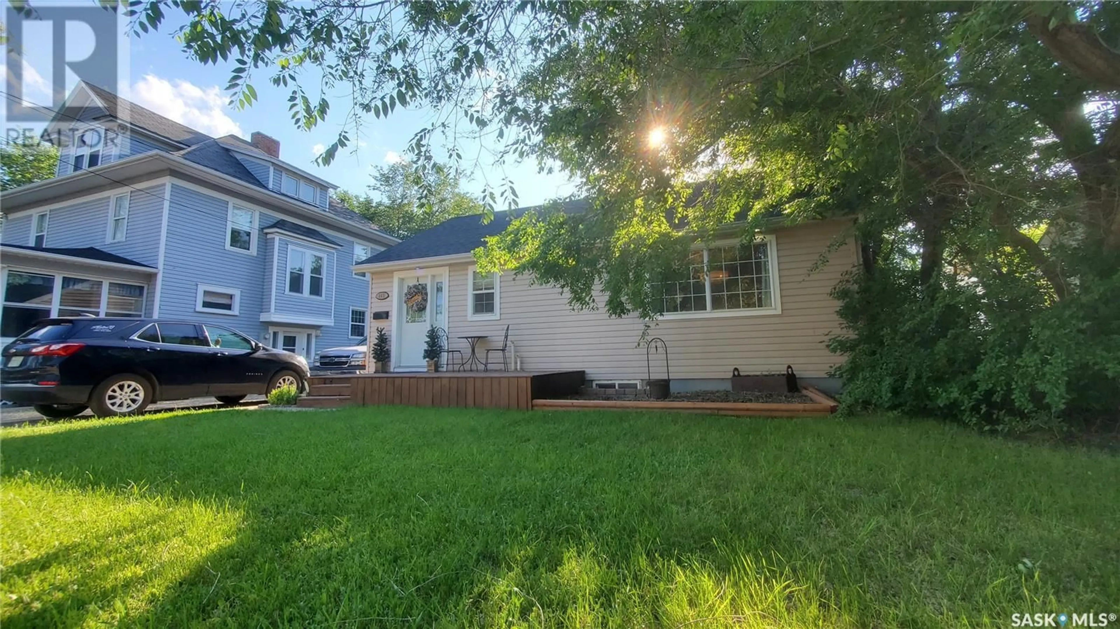 Frontside or backside of a home for 441 5th STREET, Weyburn Saskatchewan S4H0Z7