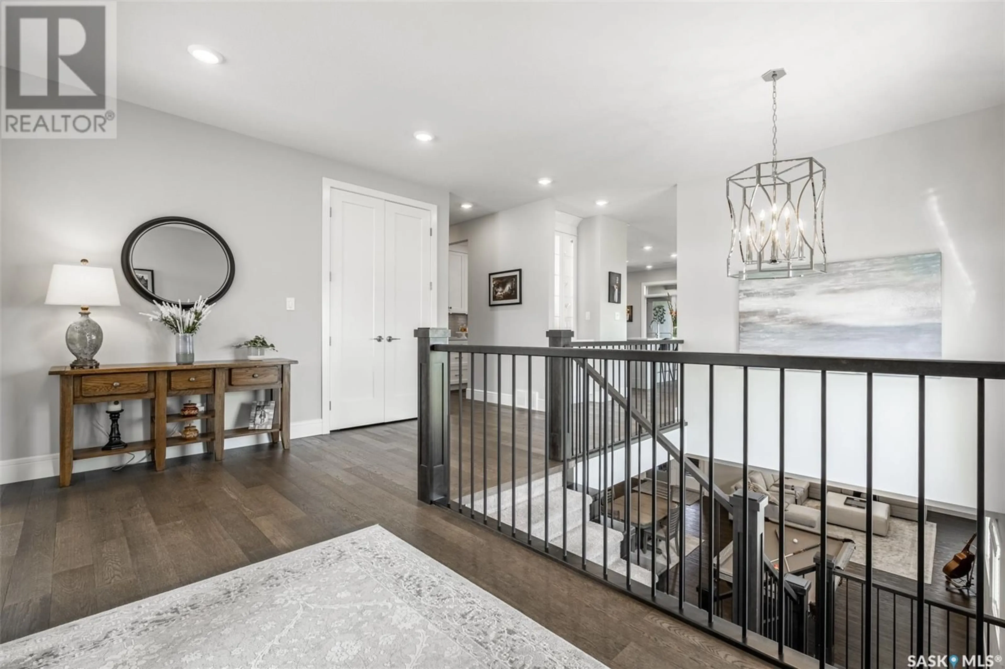 Indoor entryway, wood floors for 635 Fast CRESCENT, Saskatoon Saskatchewan S7W0X1