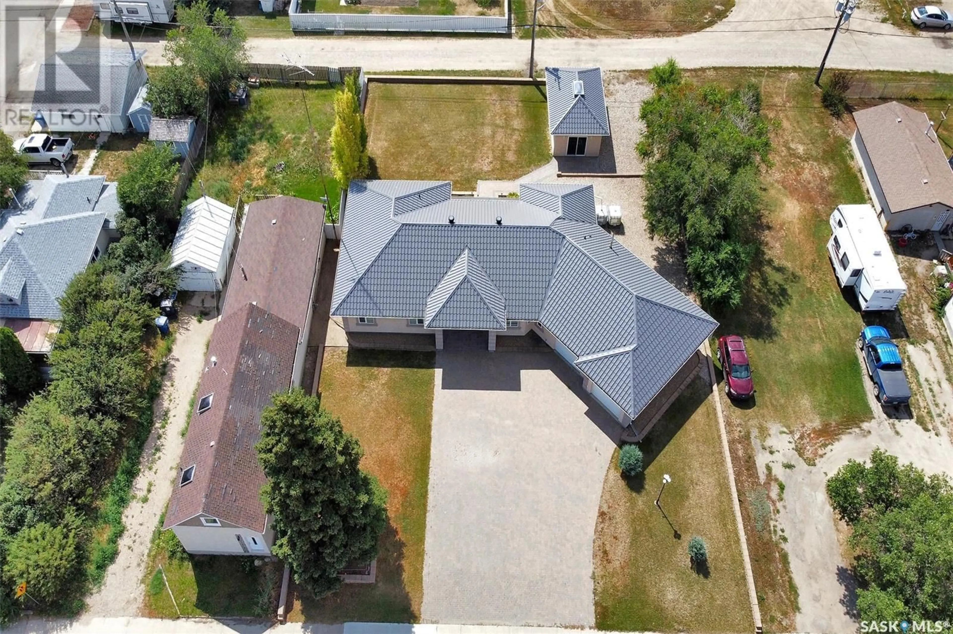 Frontside or backside of a home for 120 1st AVENUE E, Gravelbourg Saskatchewan S0H1X0