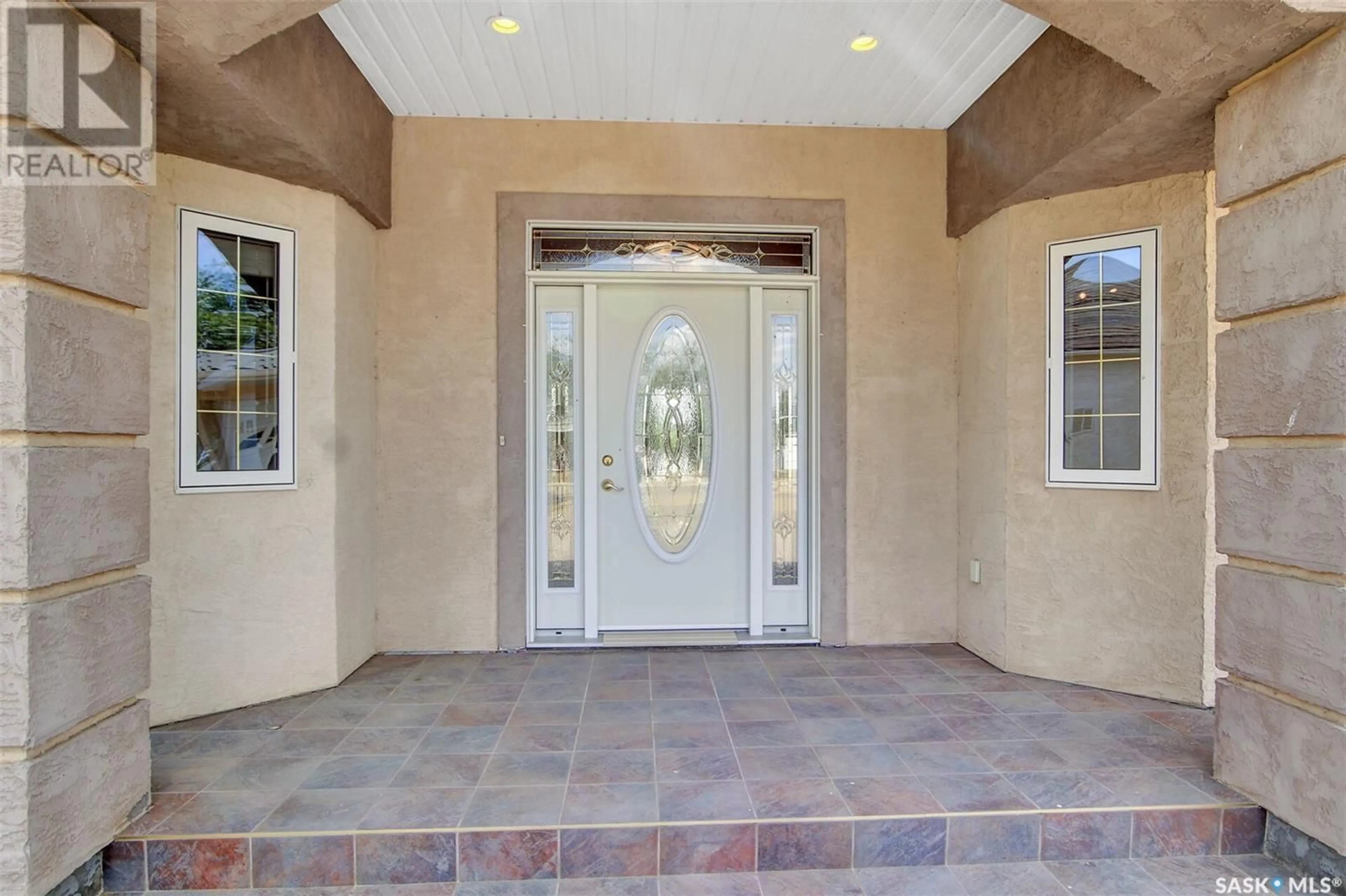 Indoor entryway, ceramic floors for 120 1st AVENUE E, Gravelbourg Saskatchewan S0H1X0