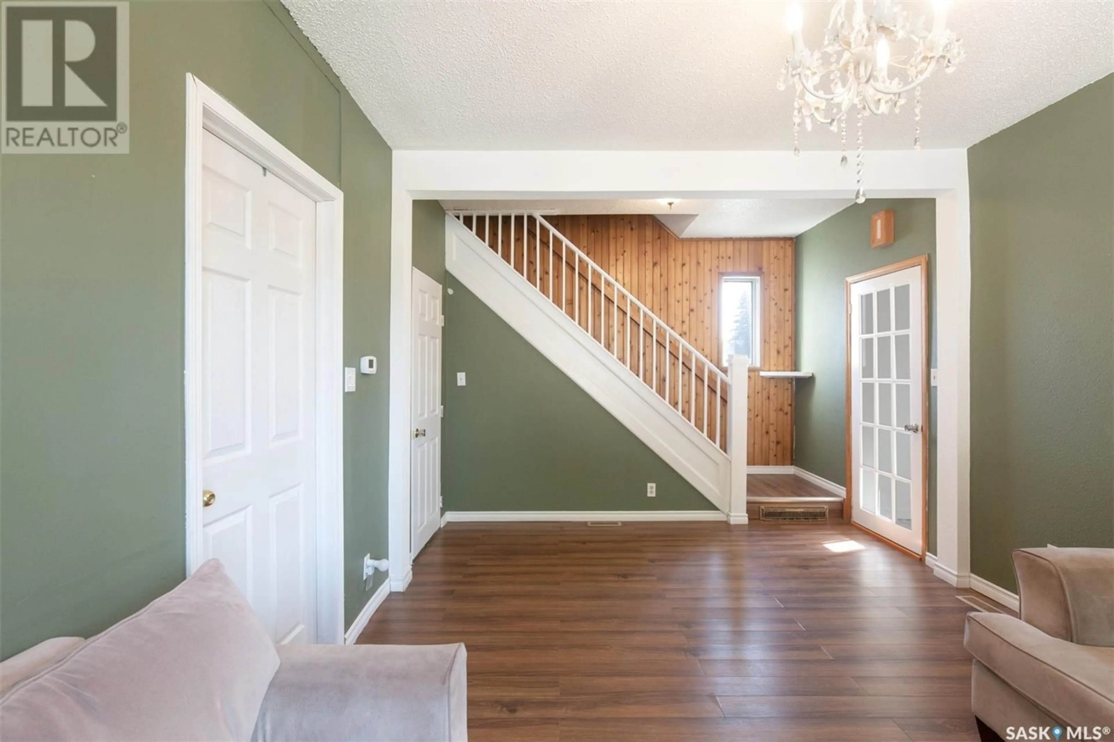 Indoor entryway, wood floors for 1109 9th AVENUE NW, Moose Jaw Saskatchewan S6H4J8