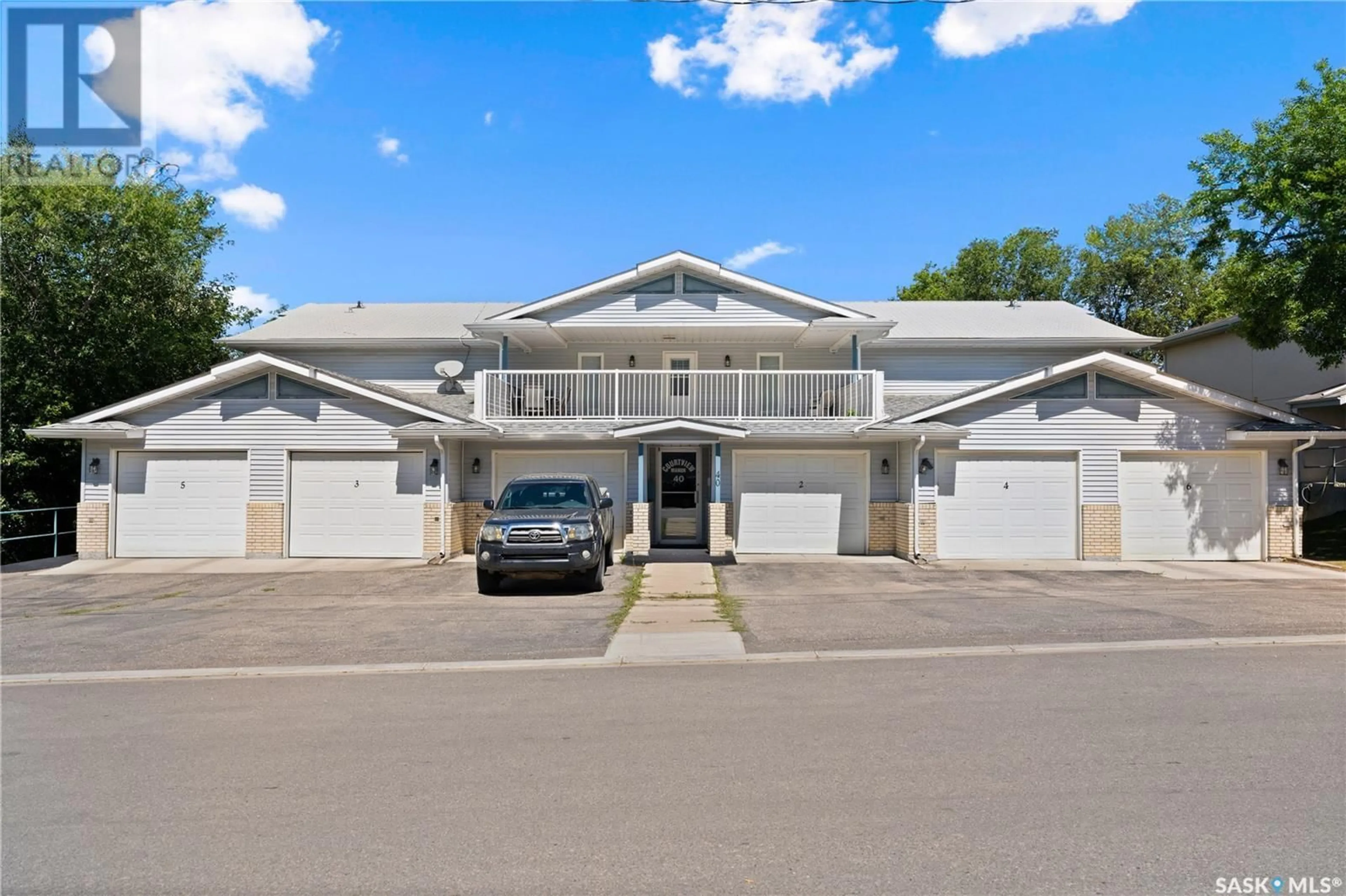 Indoor garage for 40 - 4 18TH STREET, Prince Albert Saskatchewan S6V3Z7