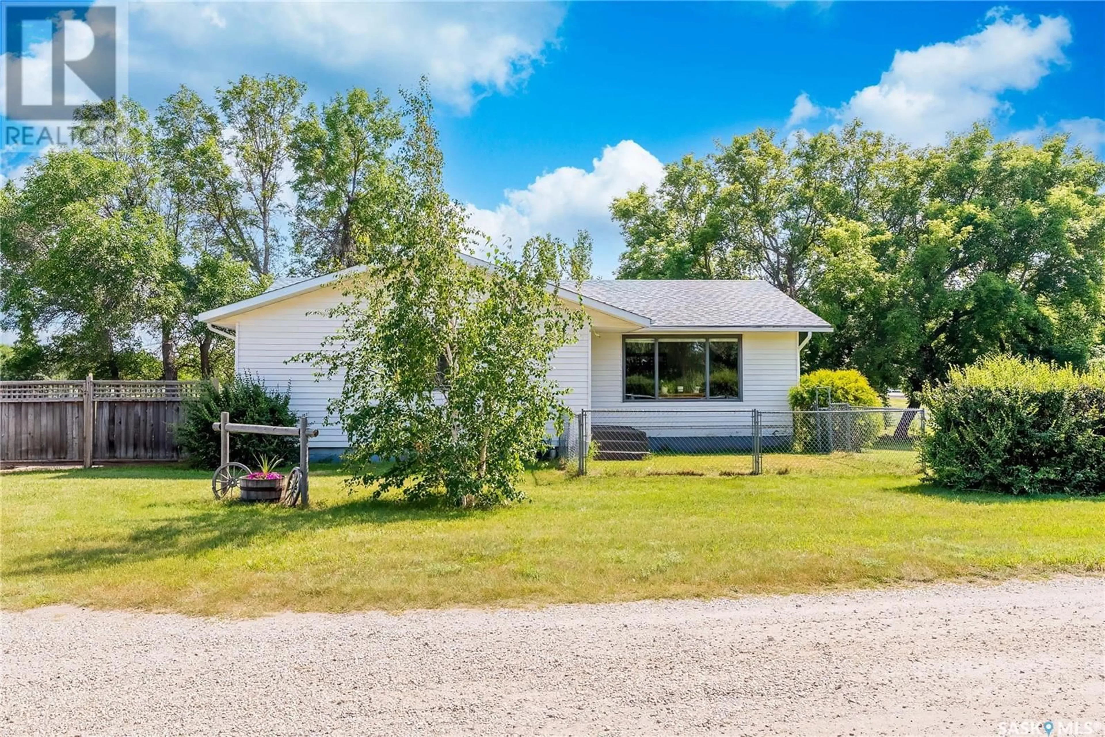 Cottage for 5519 Clarence AVENUE S, Casa Rio Saskatchewan S7T1B6