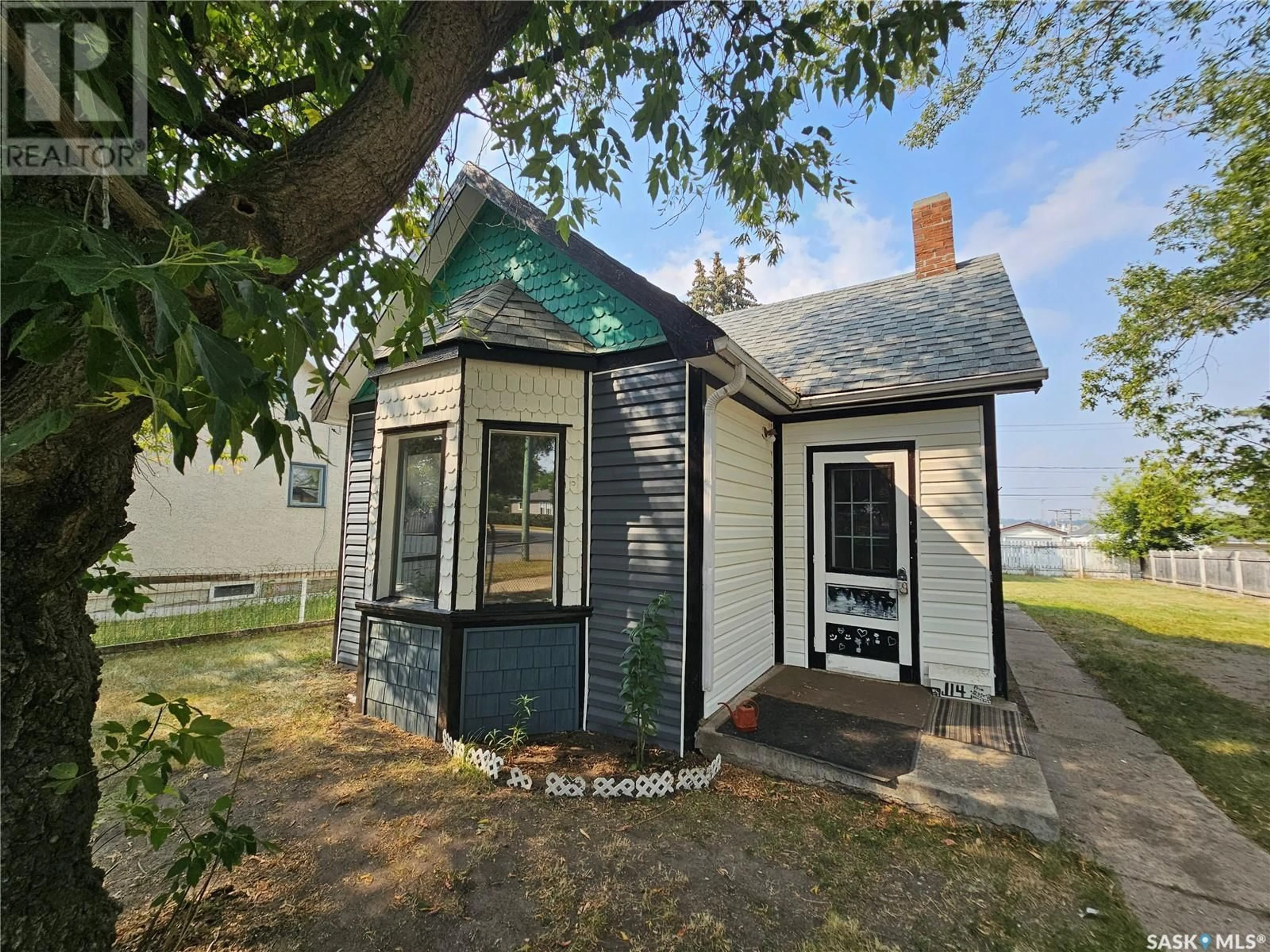 Frontside or backside of a home for 114 Lillooet STREET W, Moose Jaw Saskatchewan S6H4Y7