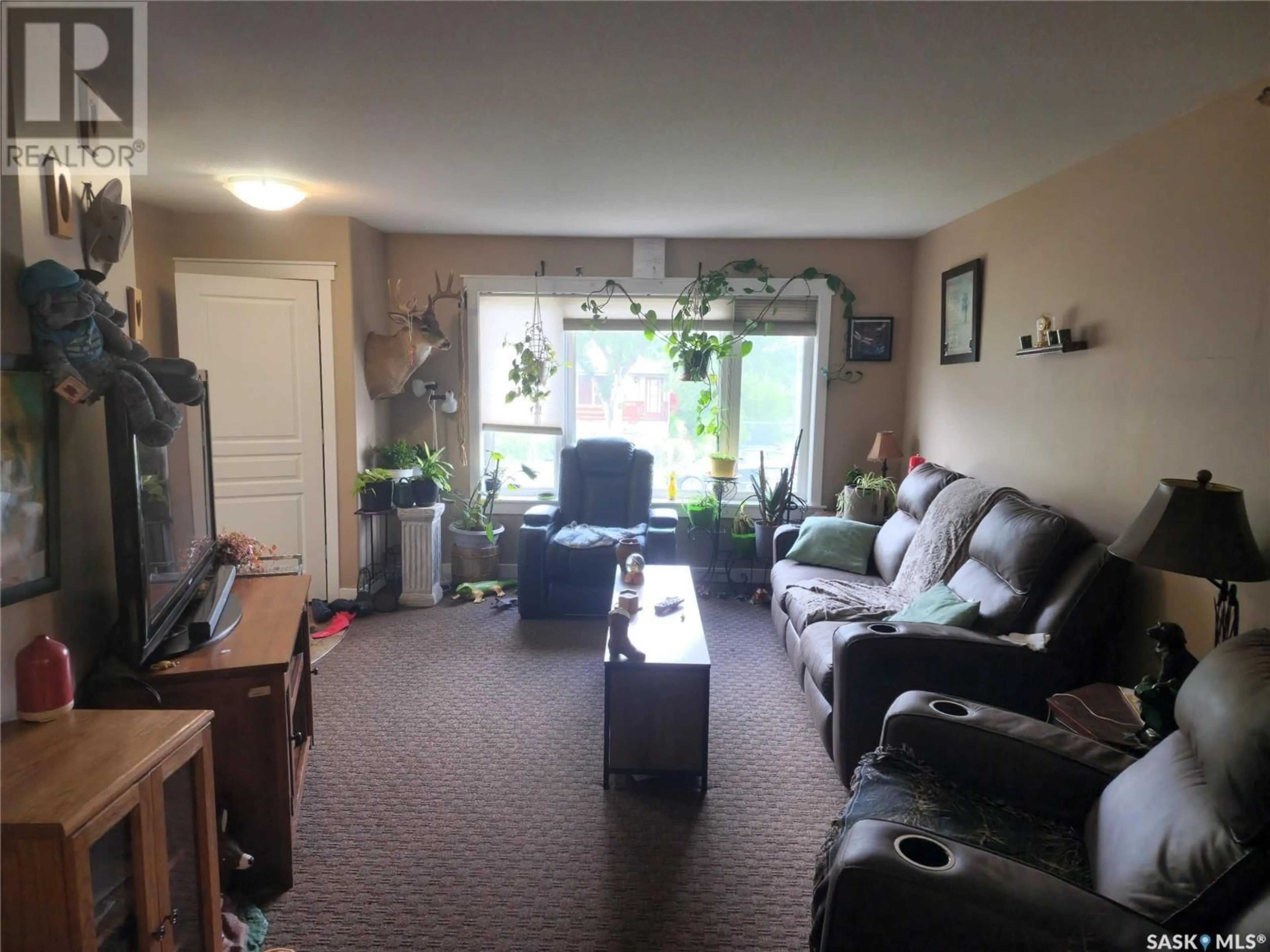 Living room for 530 Toronto STREET, Regina Saskatchewan S4R1M6