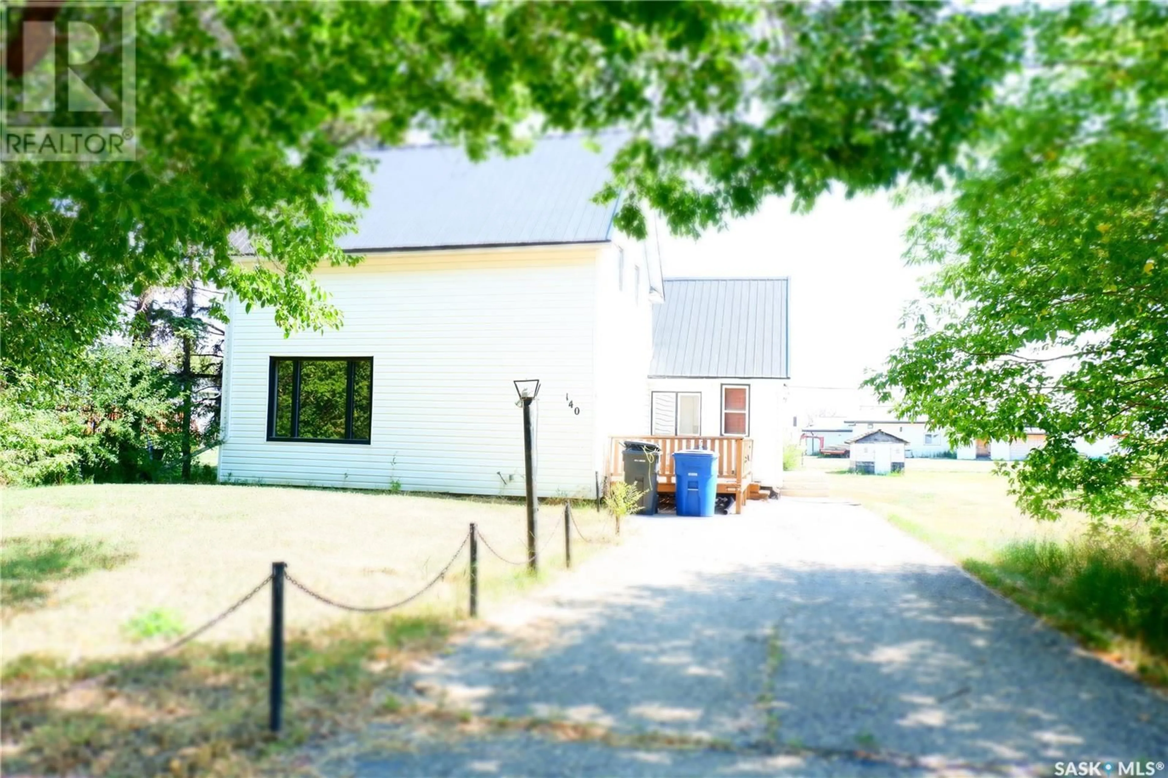 Outside view for 140 2nd STREET E, Bengough Saskatchewan S0C0K0