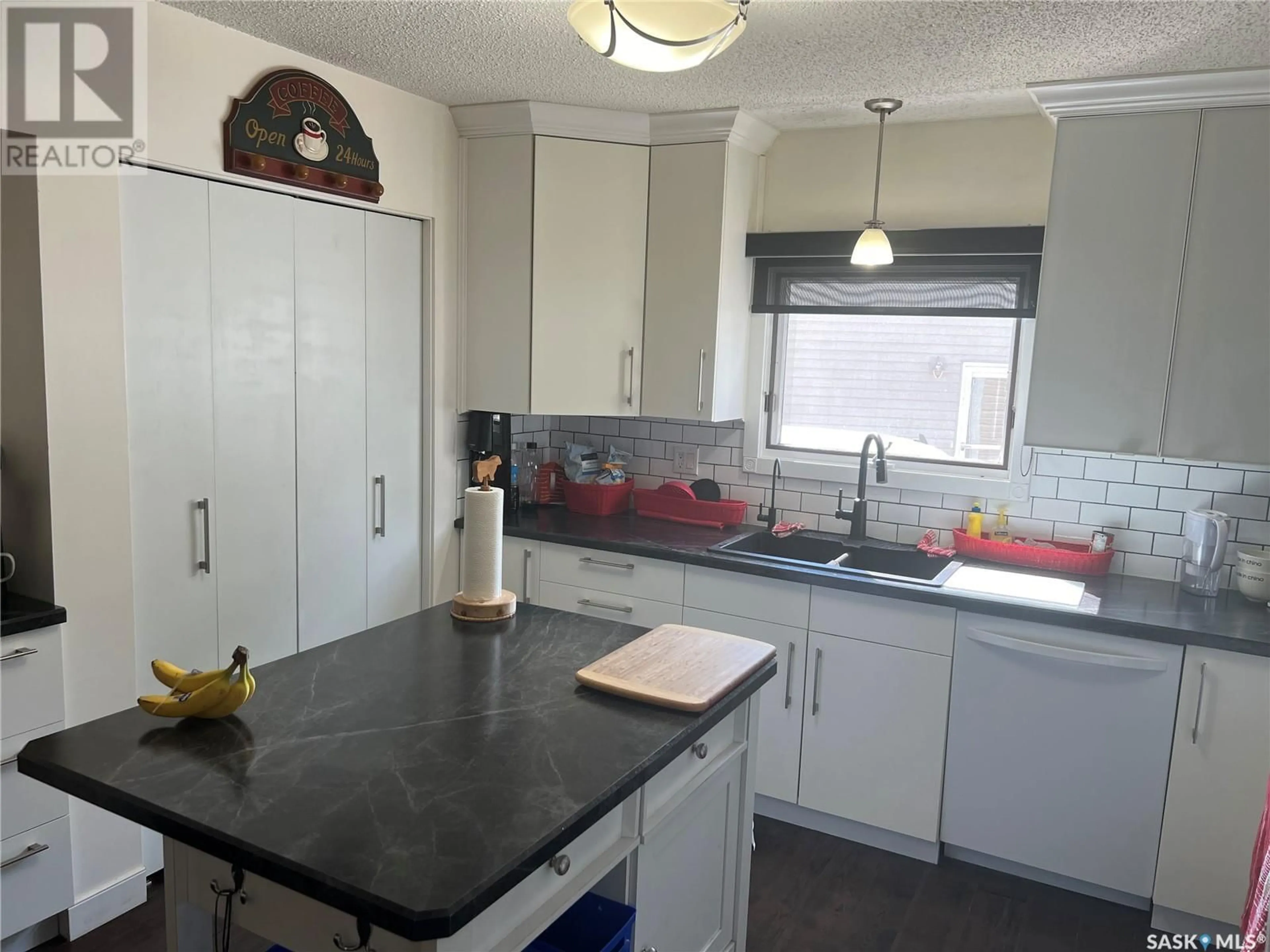 Kitchen for 46 Kasper CRESCENT, Assiniboia Saskatchewan S0H0B0