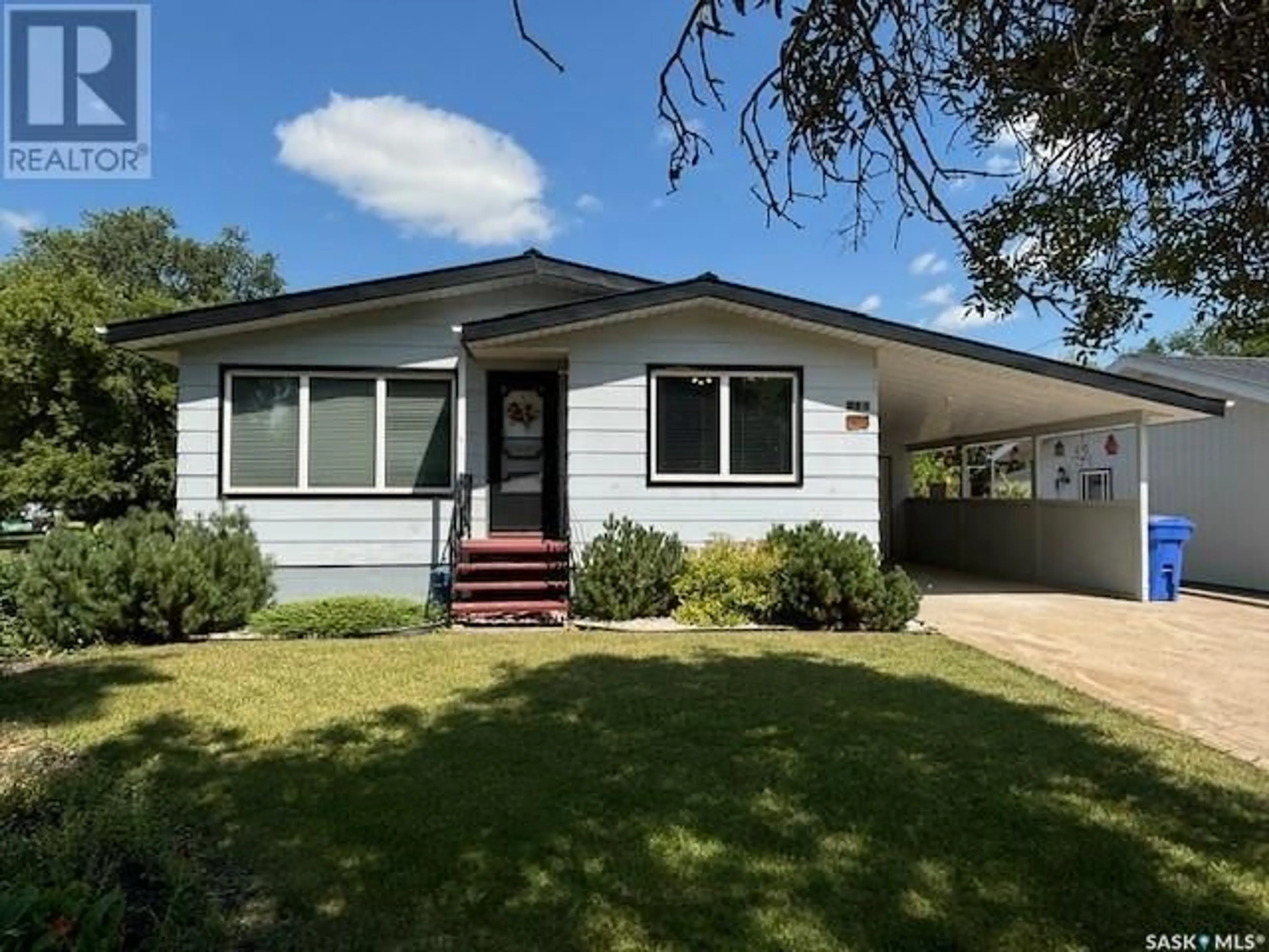 Frontside or backside of a home for 215 Fifth AVENUE W, Canora Saskatchewan S0A0L0