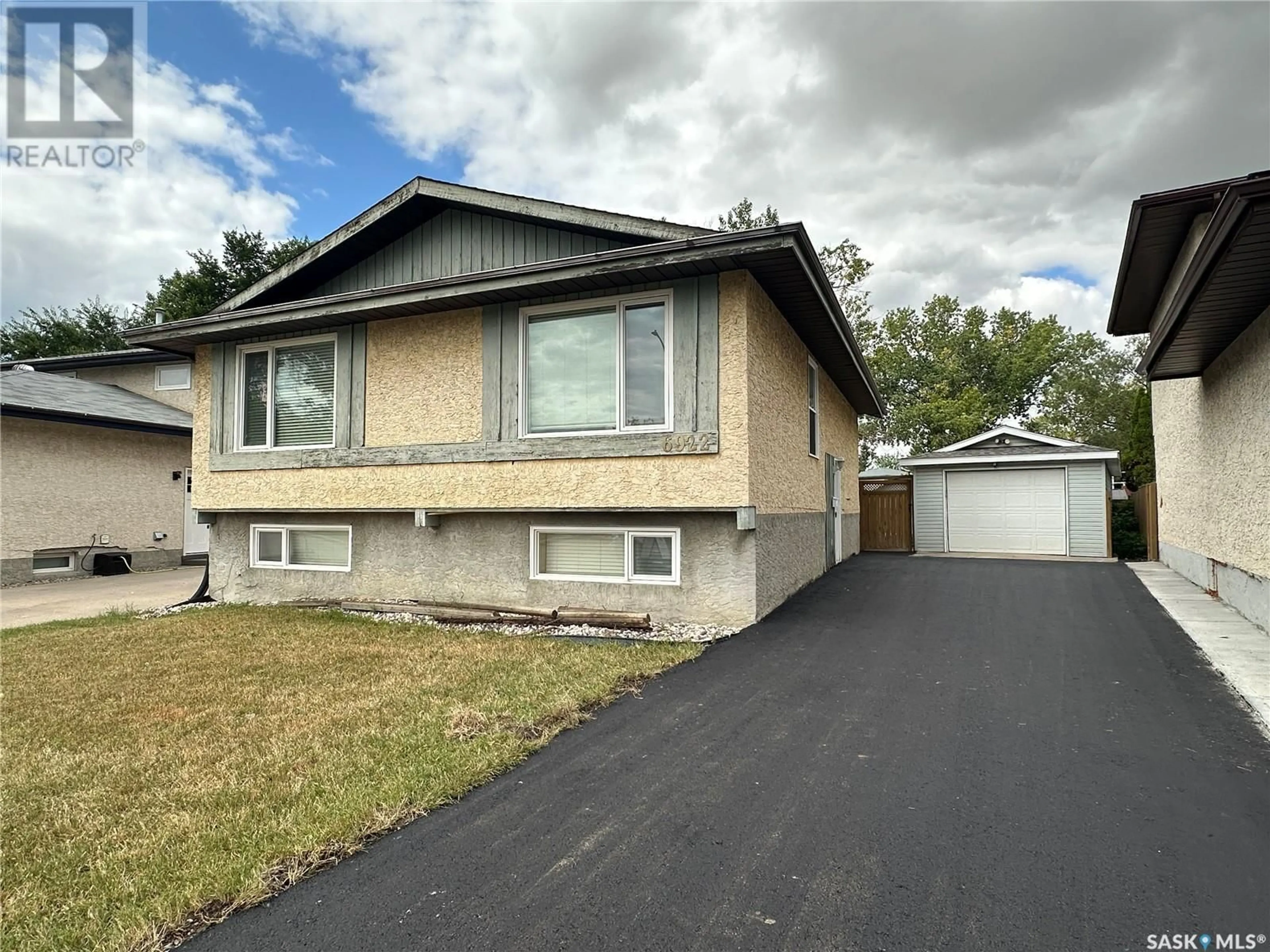 Frontside or backside of a home, cottage for 6922 Dalgliesh DRIVE, Regina Saskatchewan S4X2M6