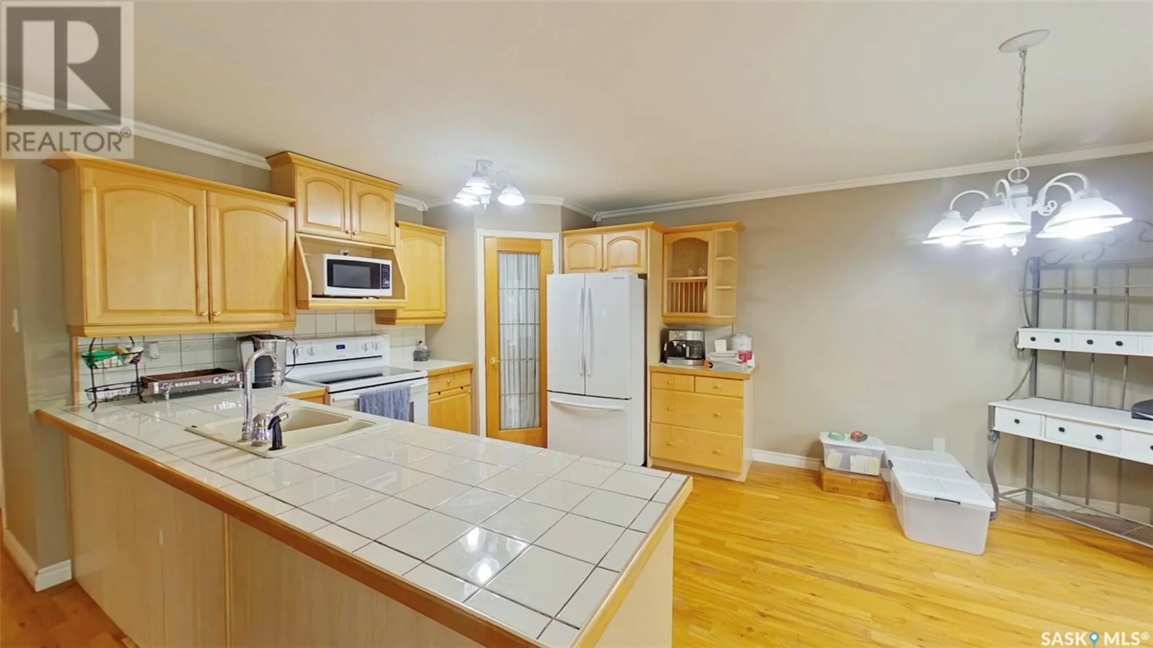 Kitchen for 6922 Dalgliesh DRIVE, Regina Saskatchewan S4X2M6