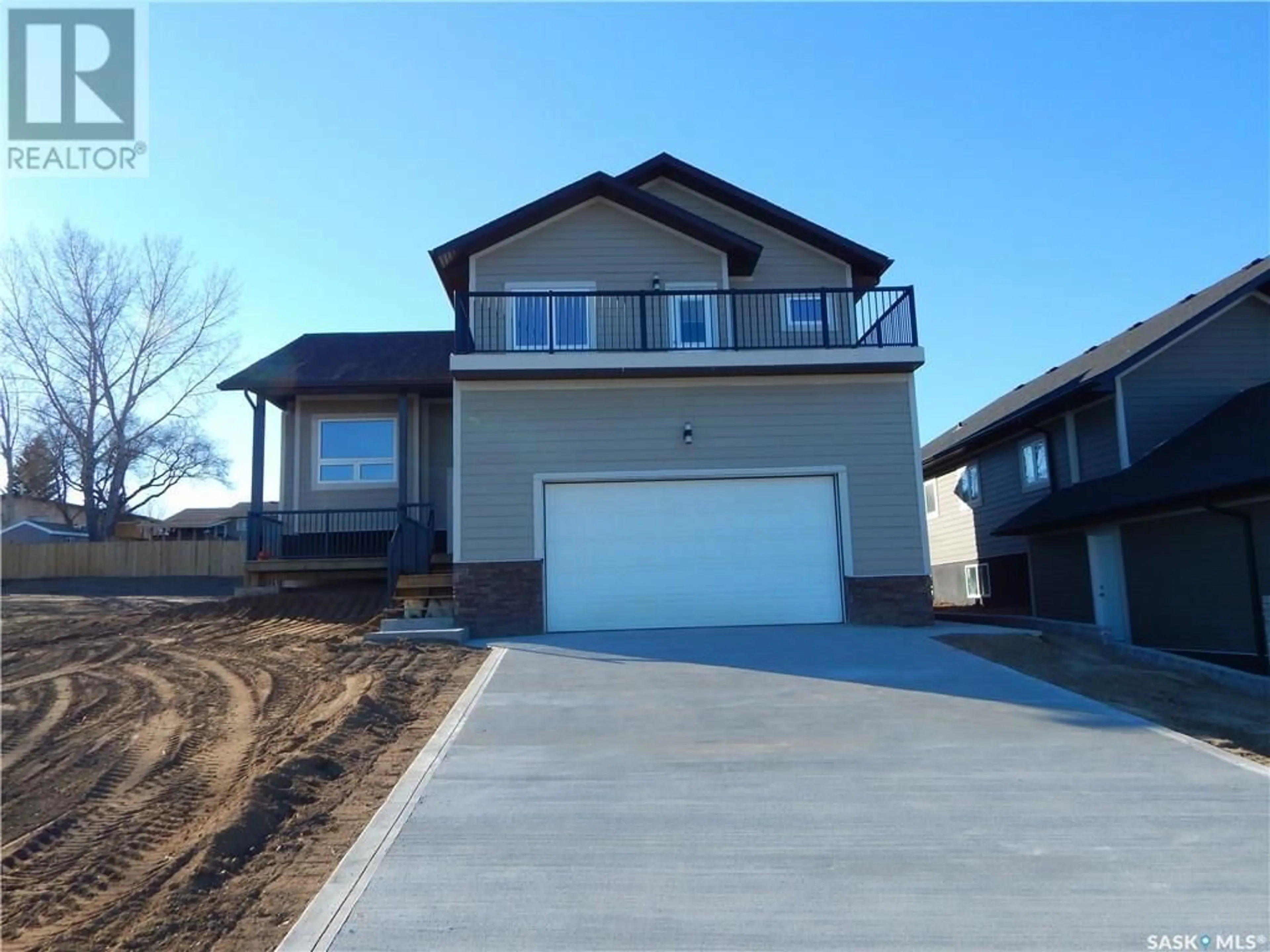 Frontside or backside of a home for 605 Confederation DRIVE, Weyburn Saskatchewan S4H3R1