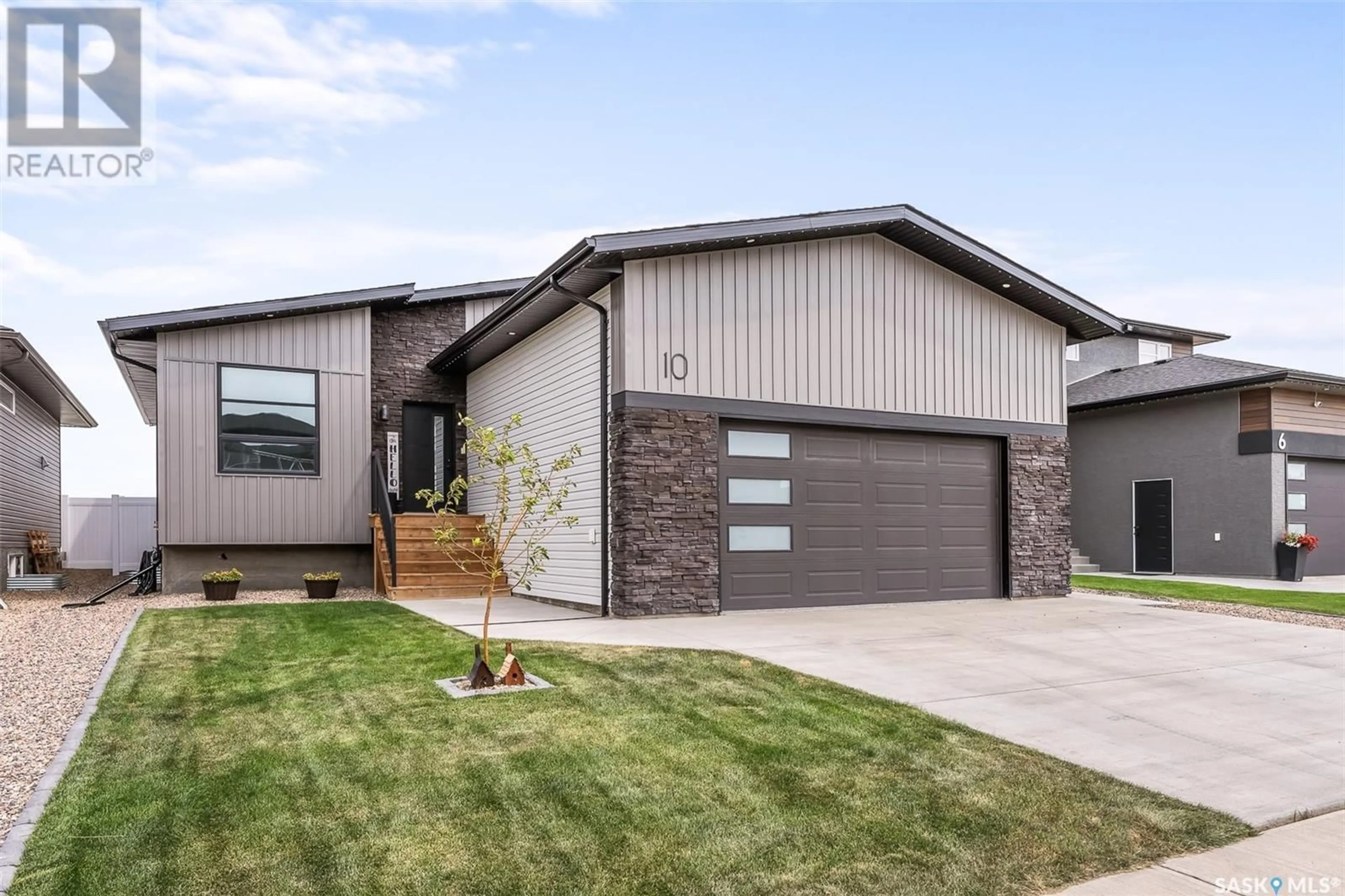 Home with brick exterior material for 10 Clunie COURT, Moose Jaw Saskatchewan S6J0E3