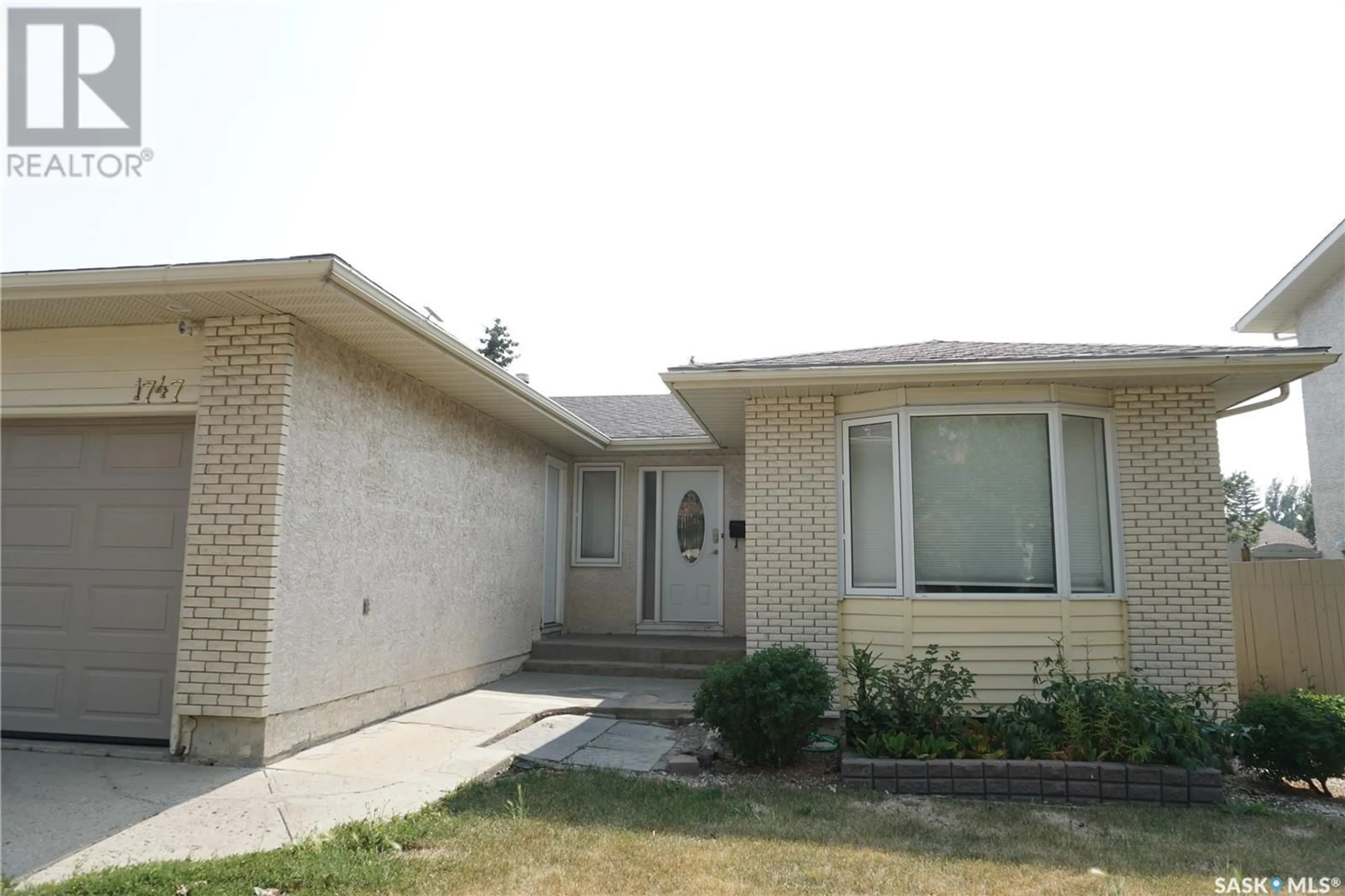 Frontside or backside of a home for 1747 Boyd STREET E, Regina Saskatchewan S4V1S6