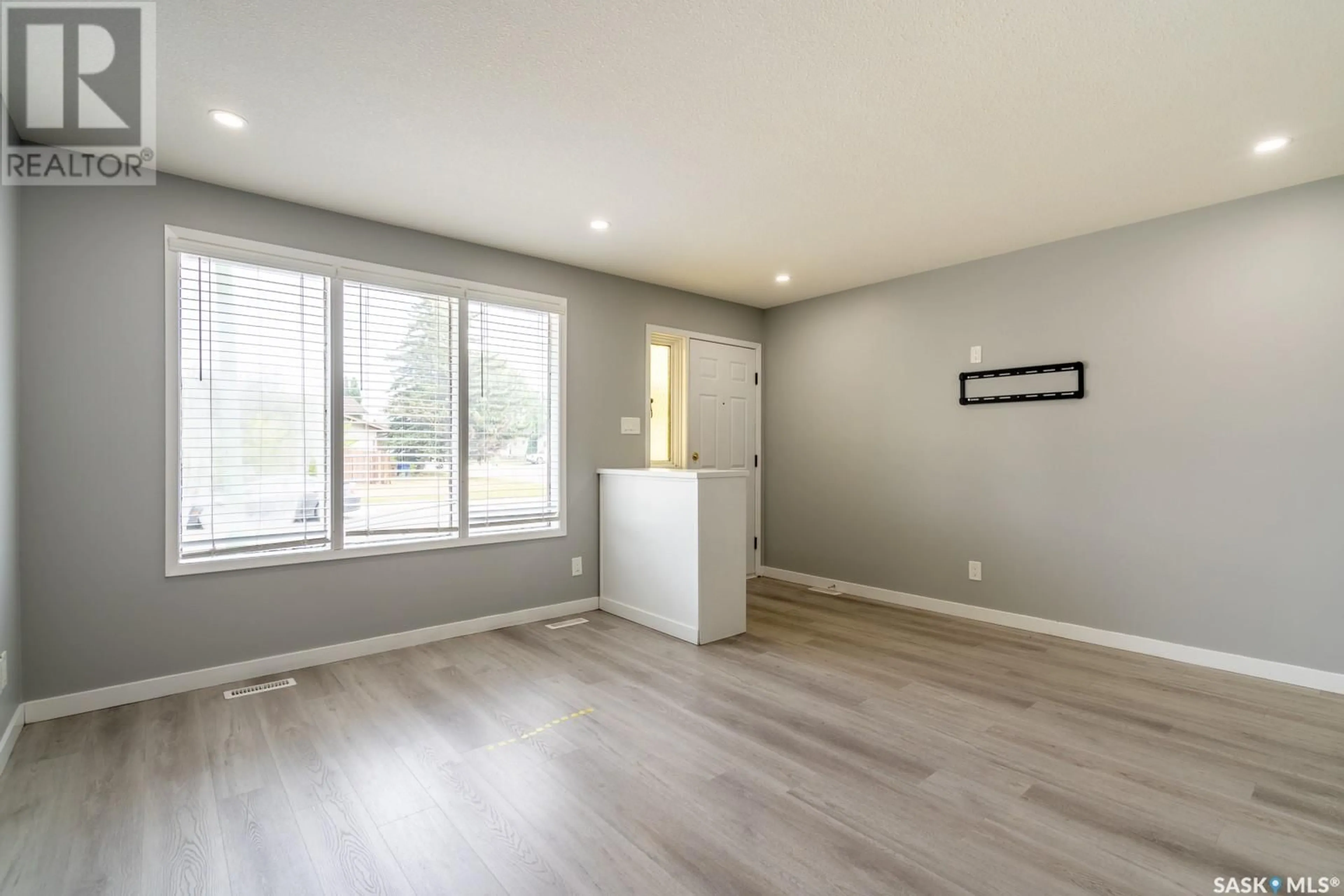 A pic of a room for 55 Thomson AVENUE, Regina Saskatchewan S4N6B7