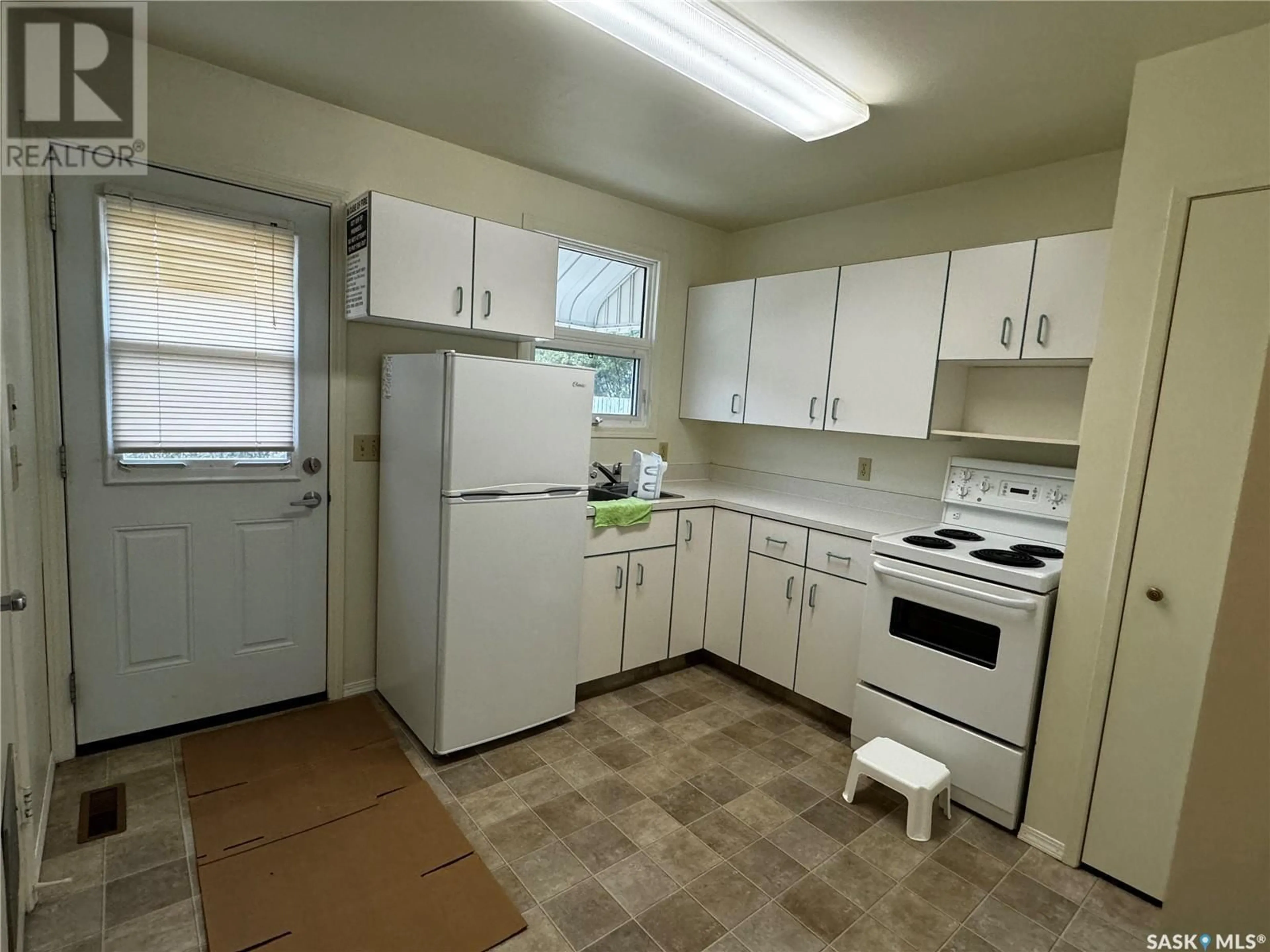 Standard kitchen for 204 - 206 Main STREET, Limerick Saskatchewan S0H2P0