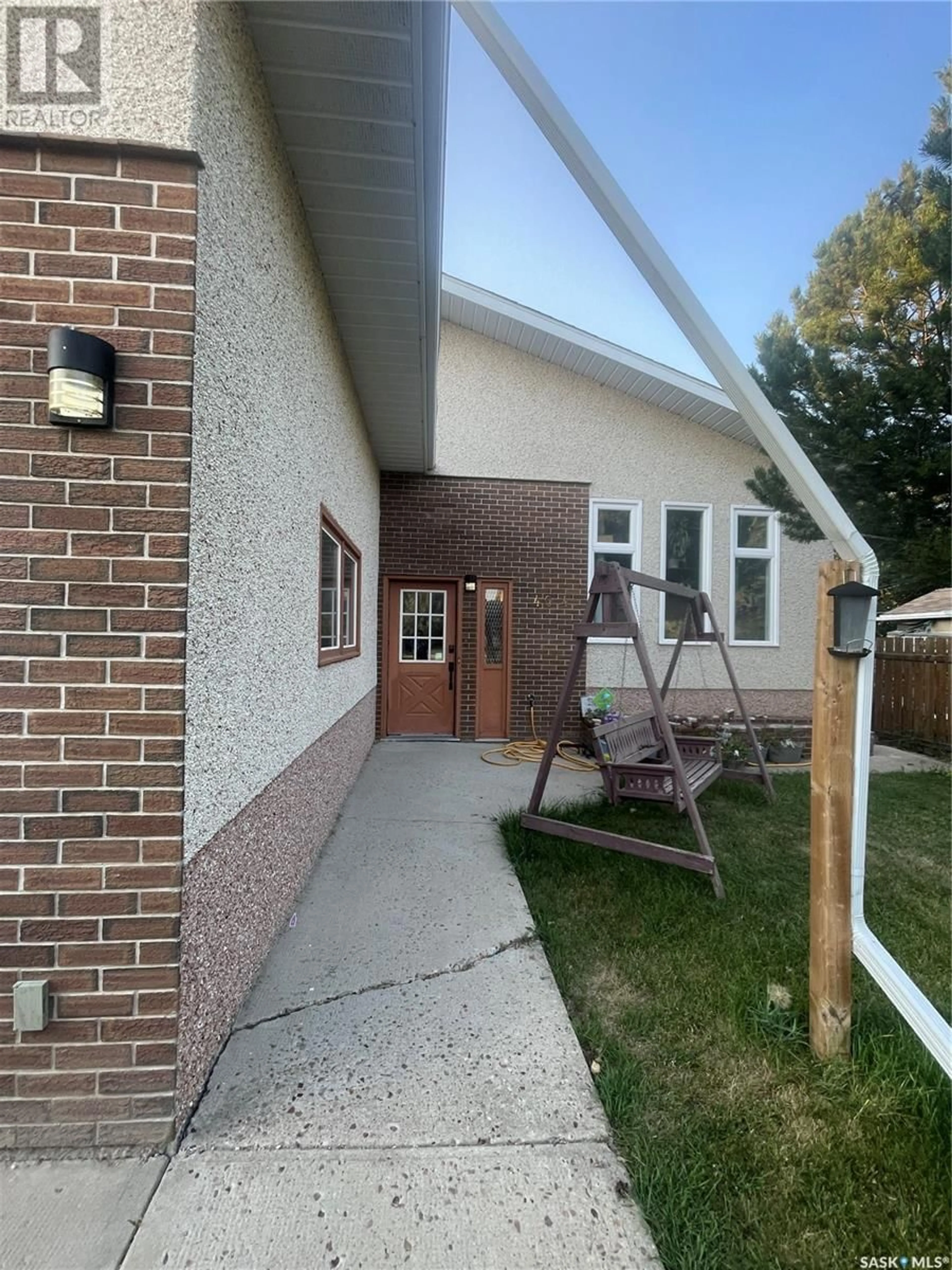 Patio, street for 404 PARSONS AVENUE, Maple Creek Saskatchewan S0N1N0