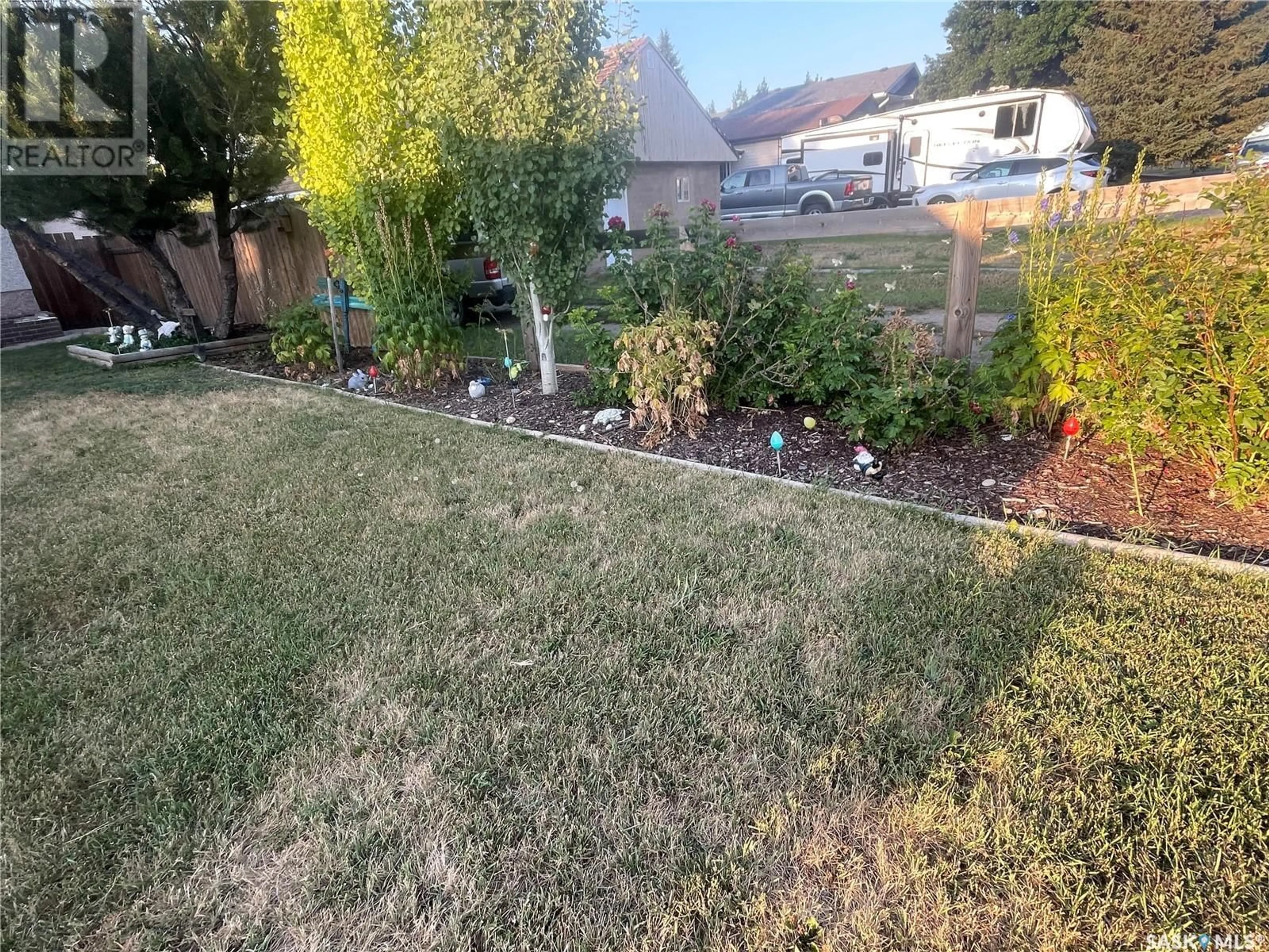 A pic from outside/outdoor area/front of a property/back of a property/a pic from drone, street for 404 PARSONS AVENUE, Maple Creek Saskatchewan S0N1N0