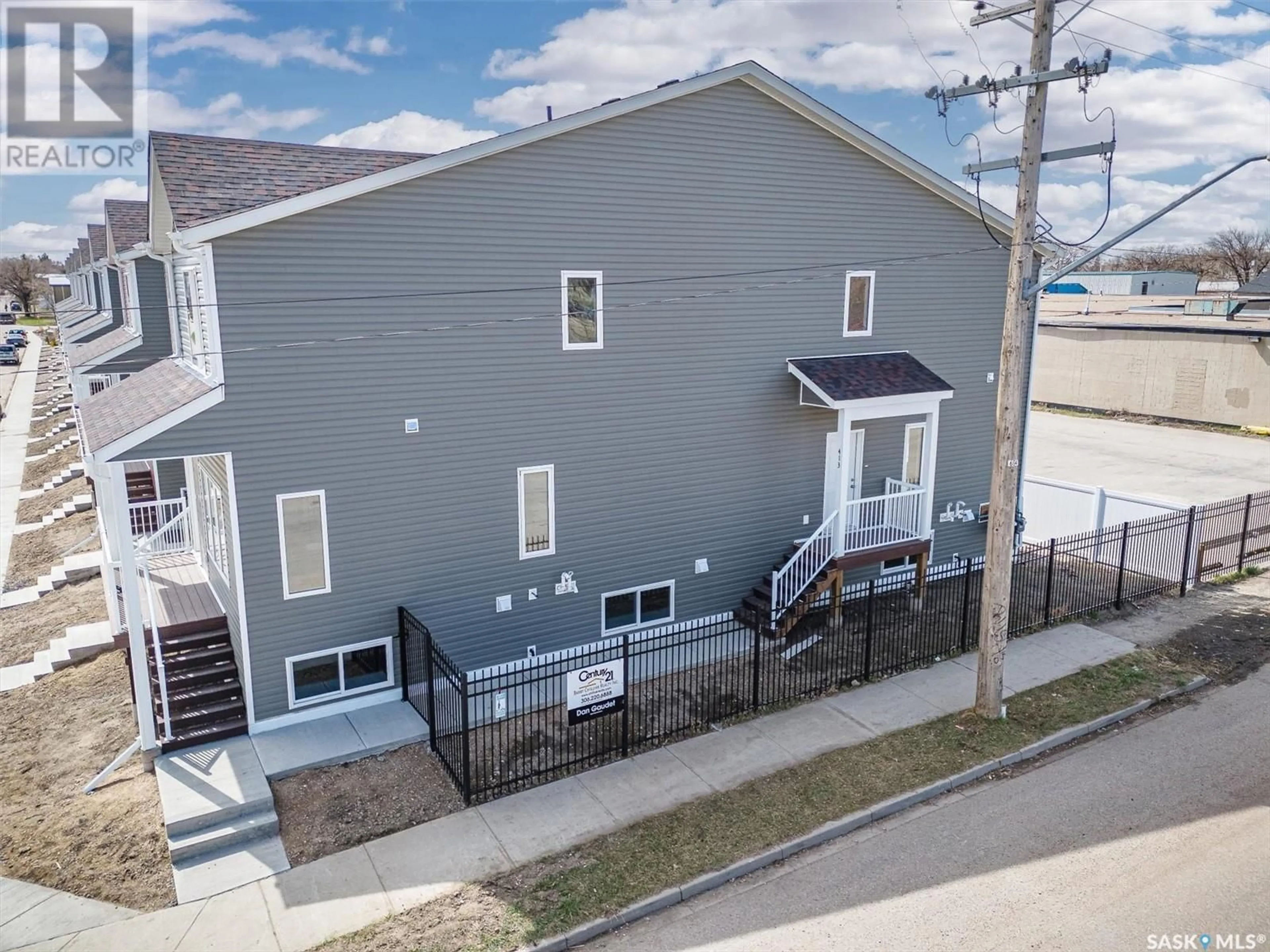 A pic from exterior of the house or condo, the front or back of building for 423 L AVENUE S, Saskatoon Saskatchewan S7M5Y6