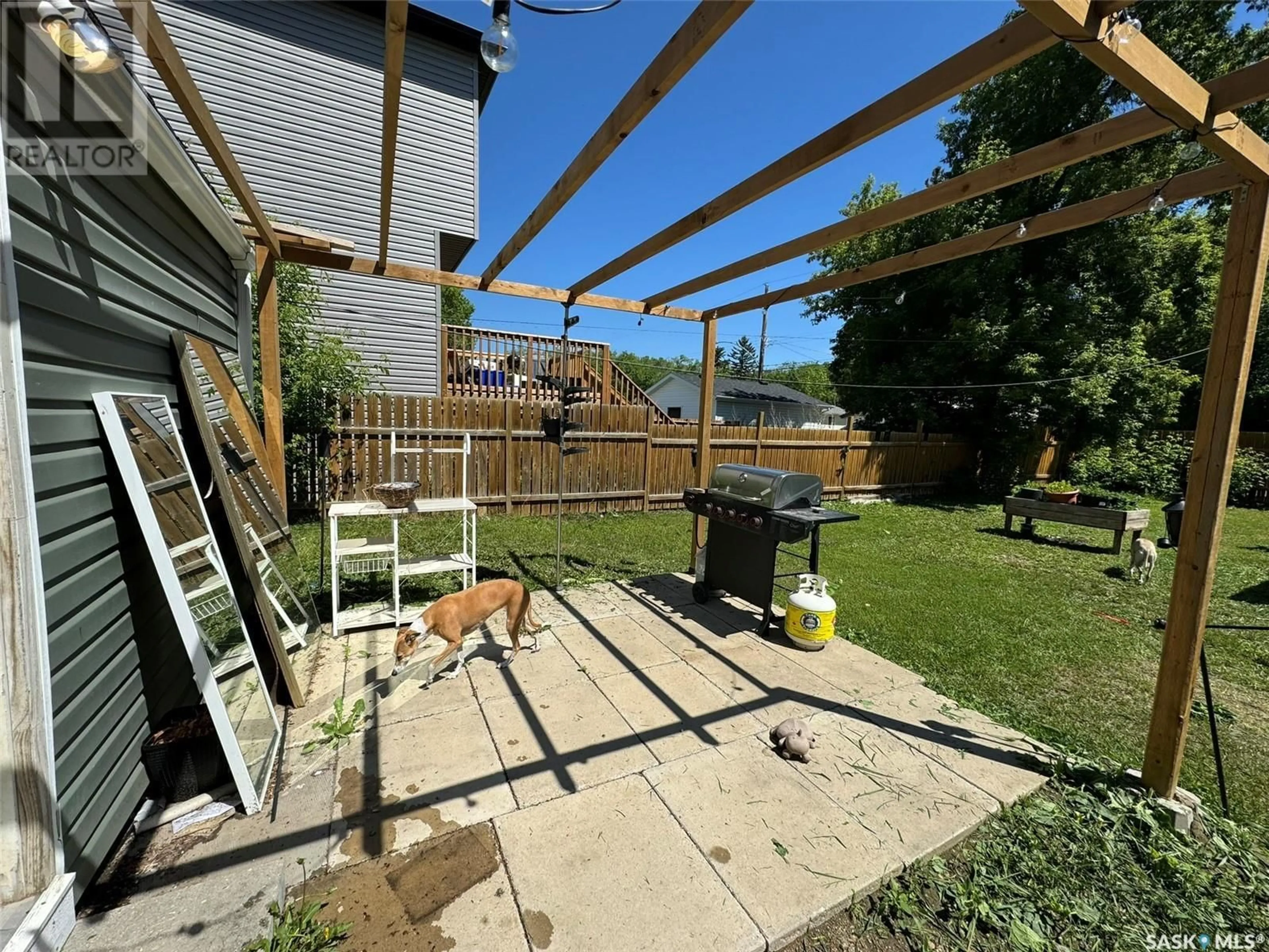Patio, street for 1536 D AVENUE, Saskatoon Saskatchewan S7L1P6