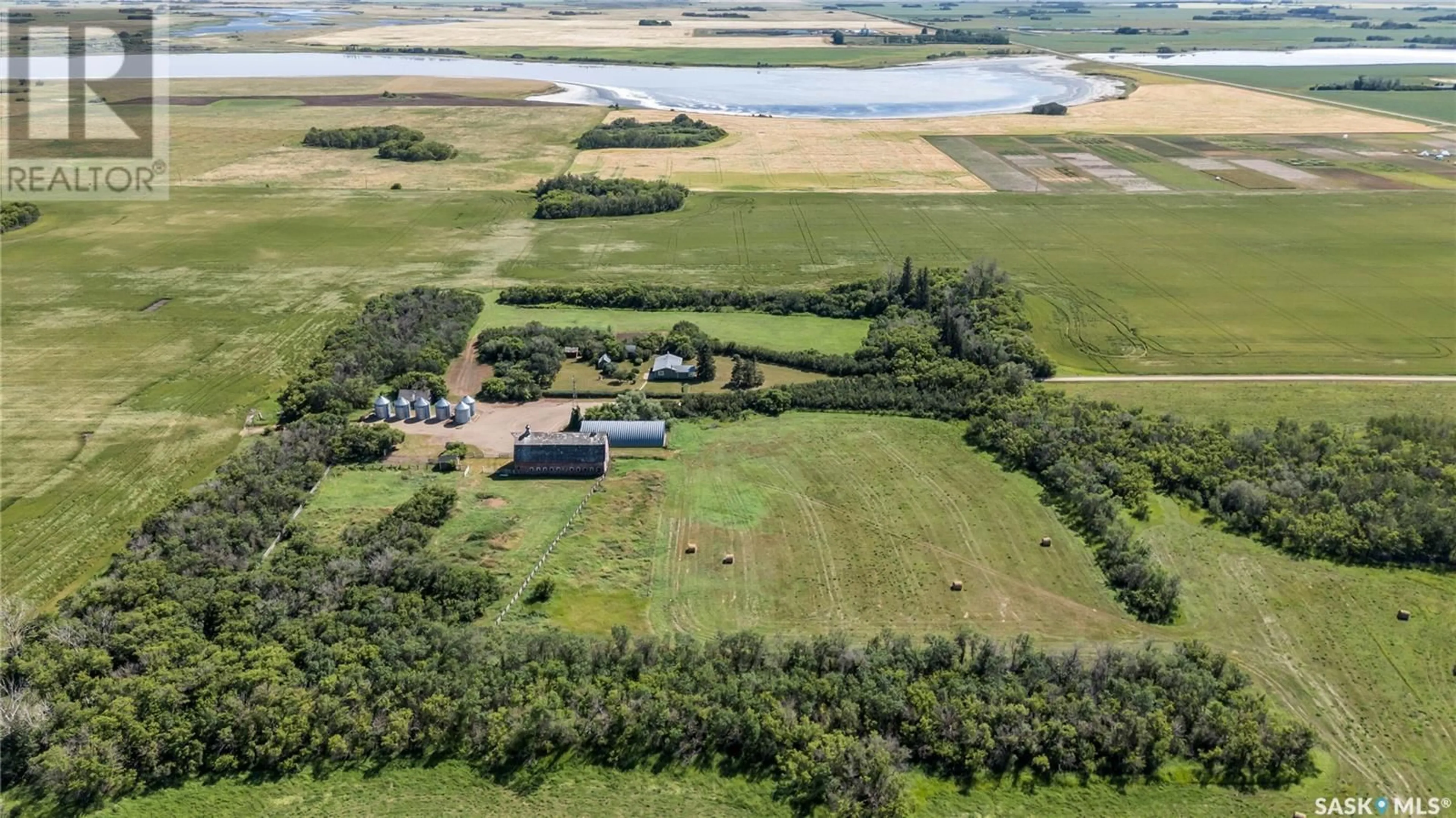 Cottage for Clavet South Acreage, Blucher Rm No. 343 Saskatchewan S0K0Y0