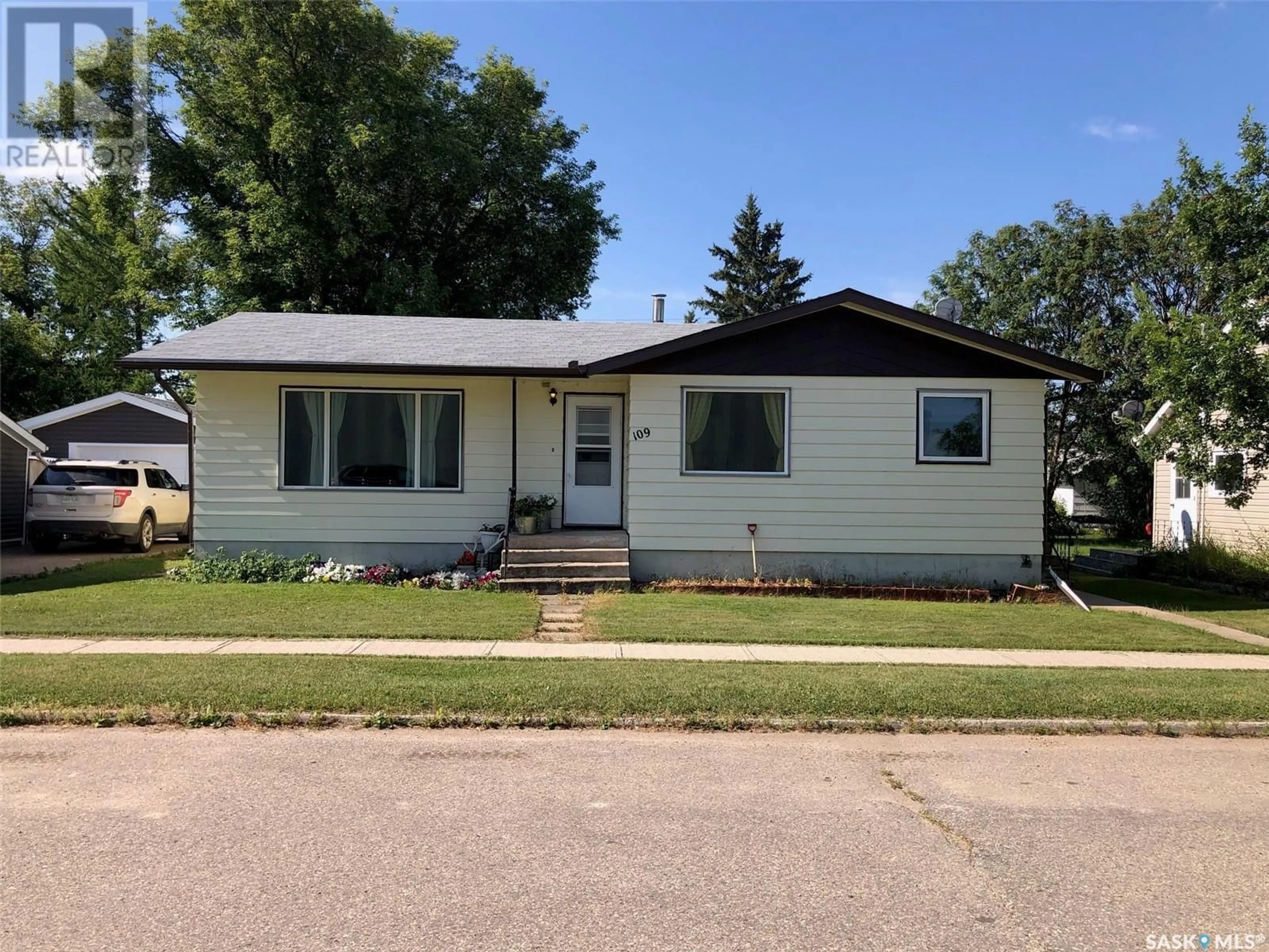 Frontside or backside of a home for 109 1st AVENUE NW, Preeceville Saskatchewan S0A3B0