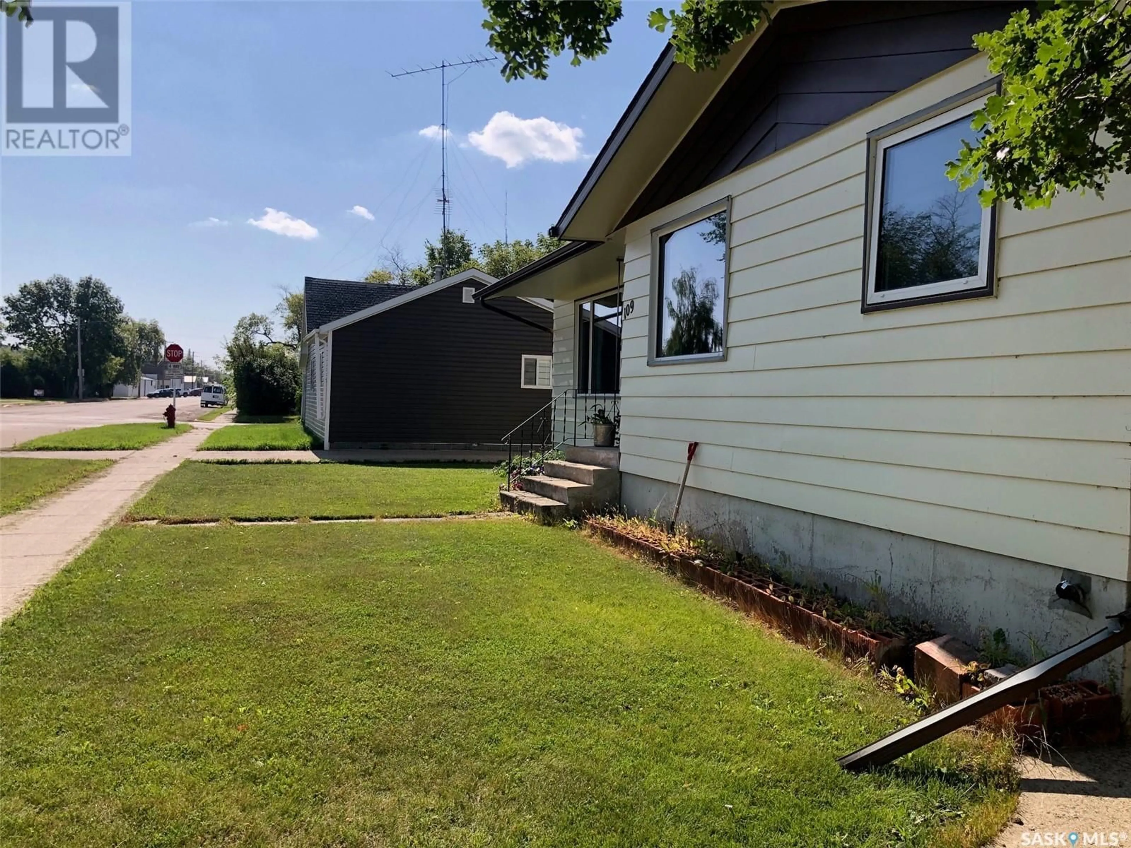 Frontside or backside of a home for 109 1st AVENUE NW, Preeceville Saskatchewan S0A3B0