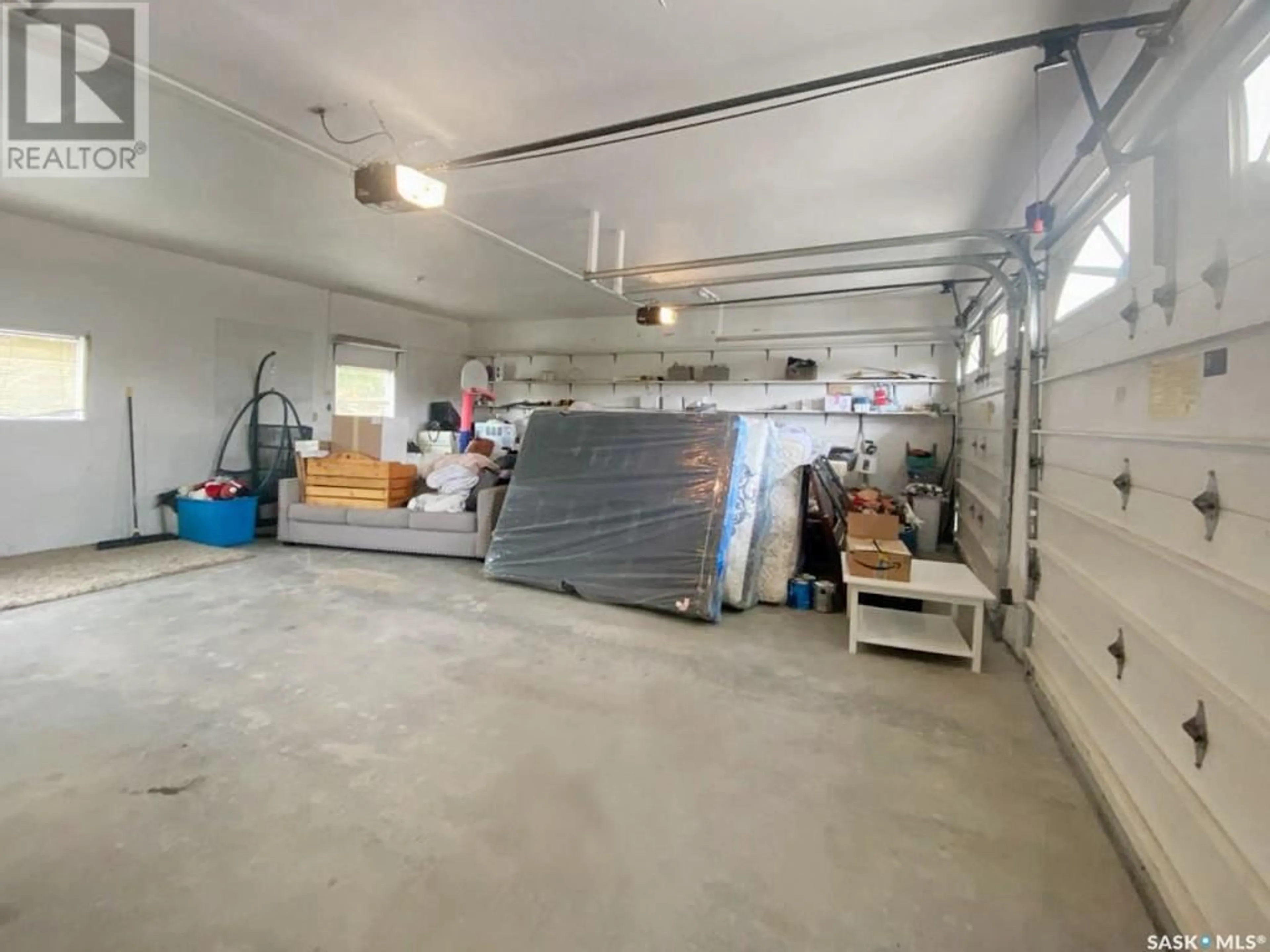 Indoor garage for 50 2 AVENUE E, Montmartre Saskatchewan S0G3M0