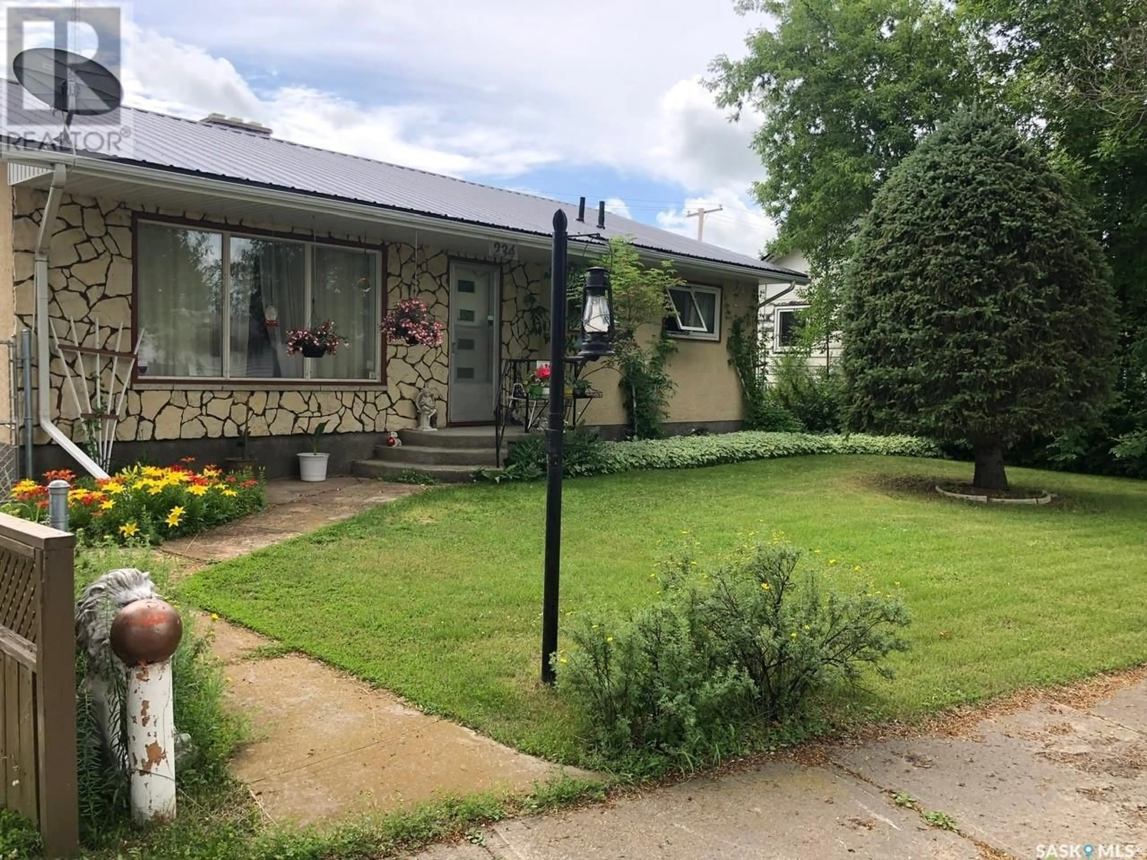 A pic from outside/outdoor area/front of a property/back of a property/a pic from drone, street for 234 NORTHERN AVENUE, Canora Saskatchewan S0A0L0