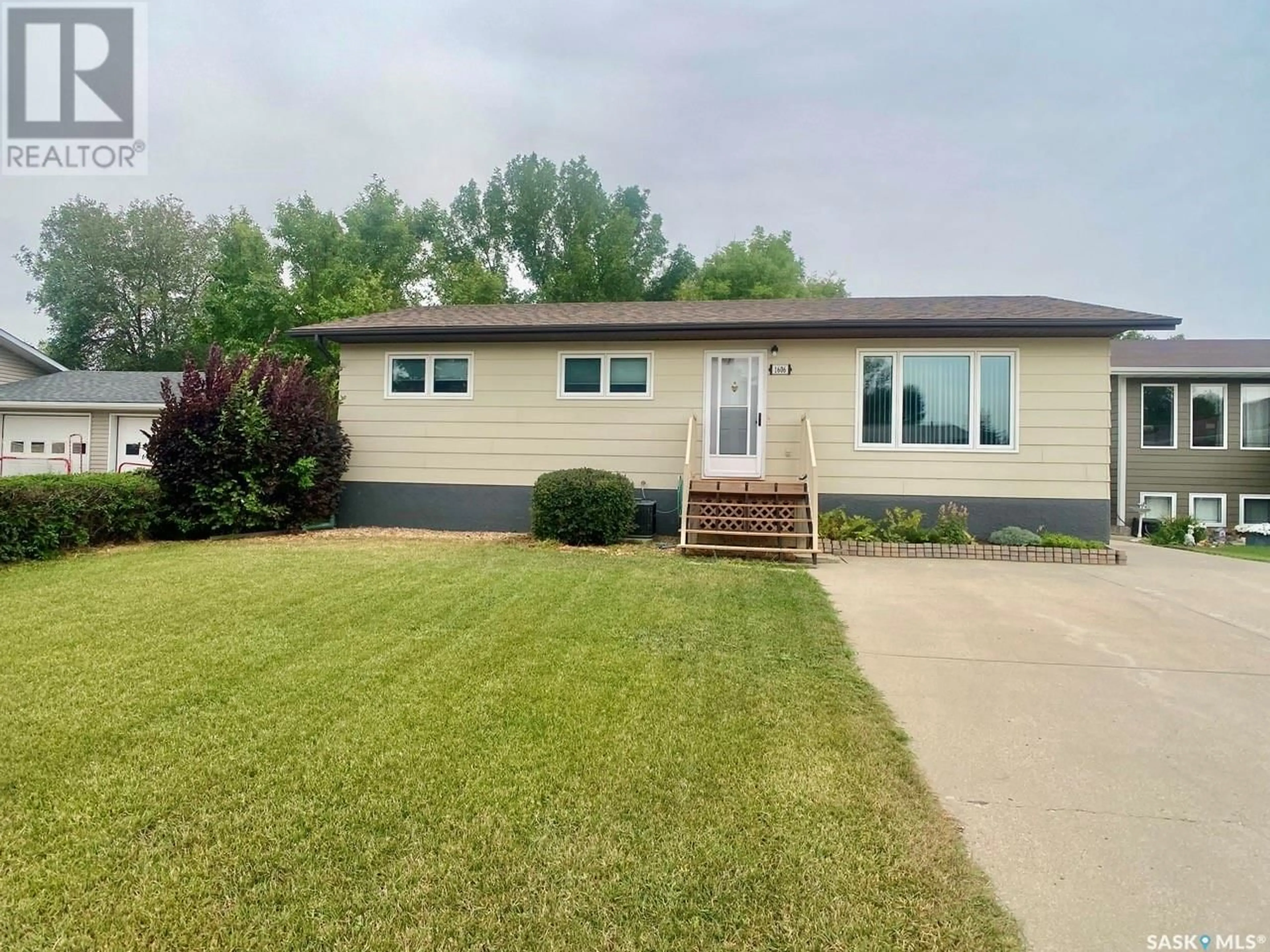 Frontside or backside of a home for 1606 Dieppe CRESCENT, Estevan Saskatchewan S4A1W7