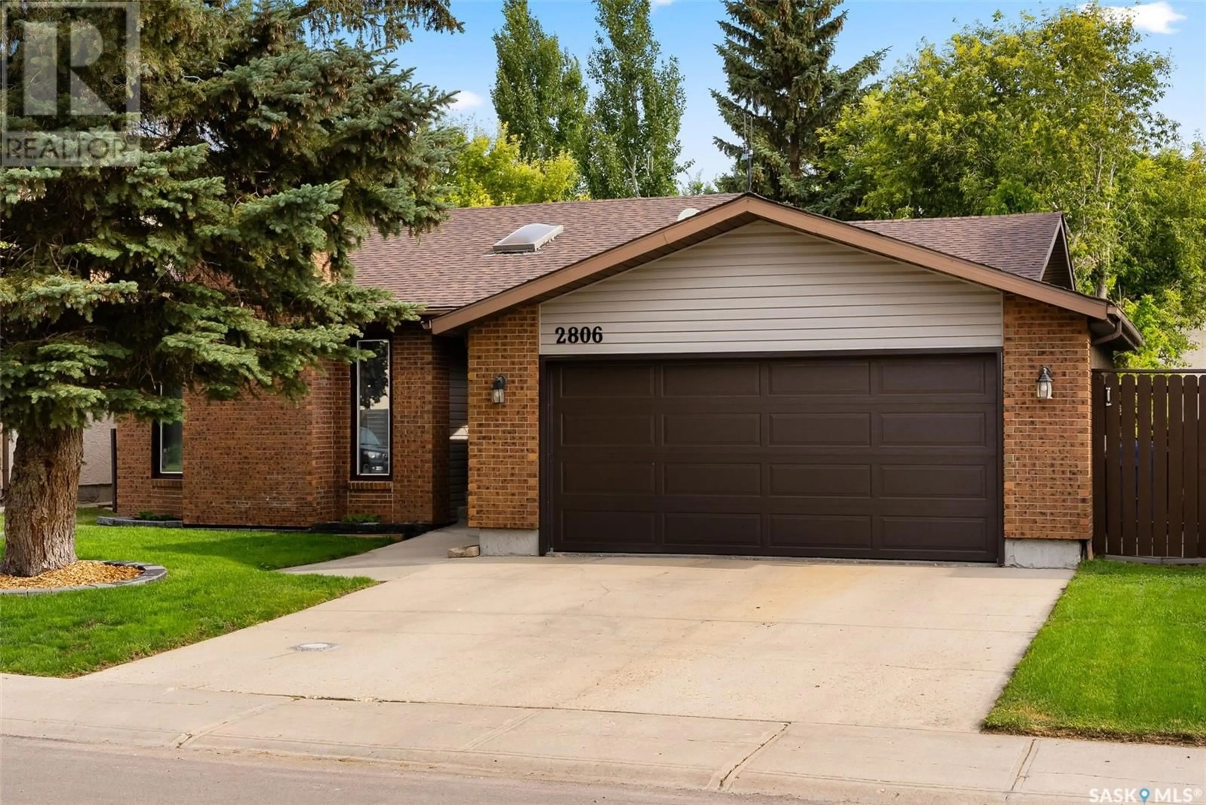 Home with brick exterior material for 2806 Staples BAY E, Regina Saskatchewan S4V1W7