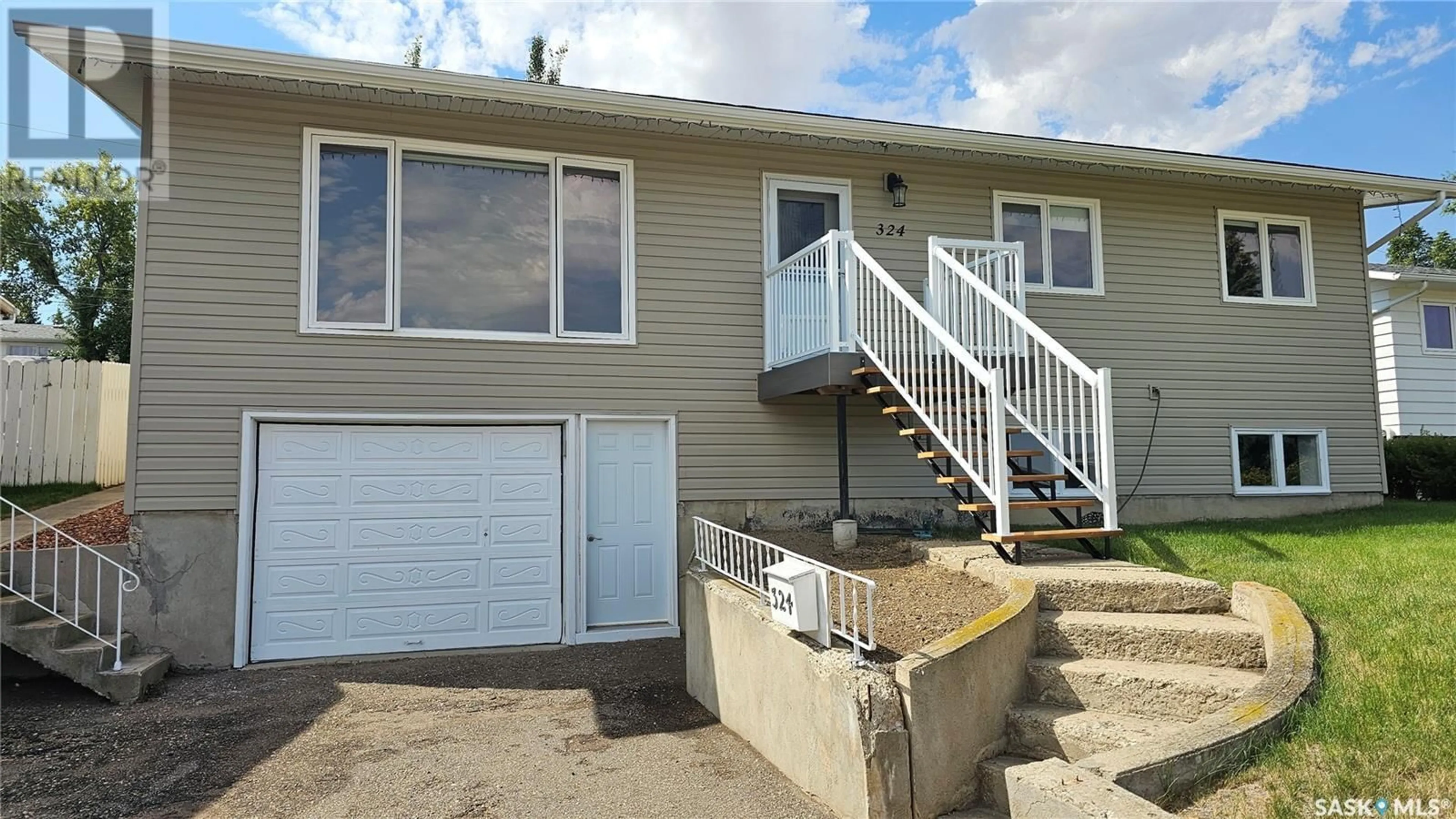 Frontside or backside of a home for 324 Alder PLACE, Swift Current Saskatchewan S9H3E5