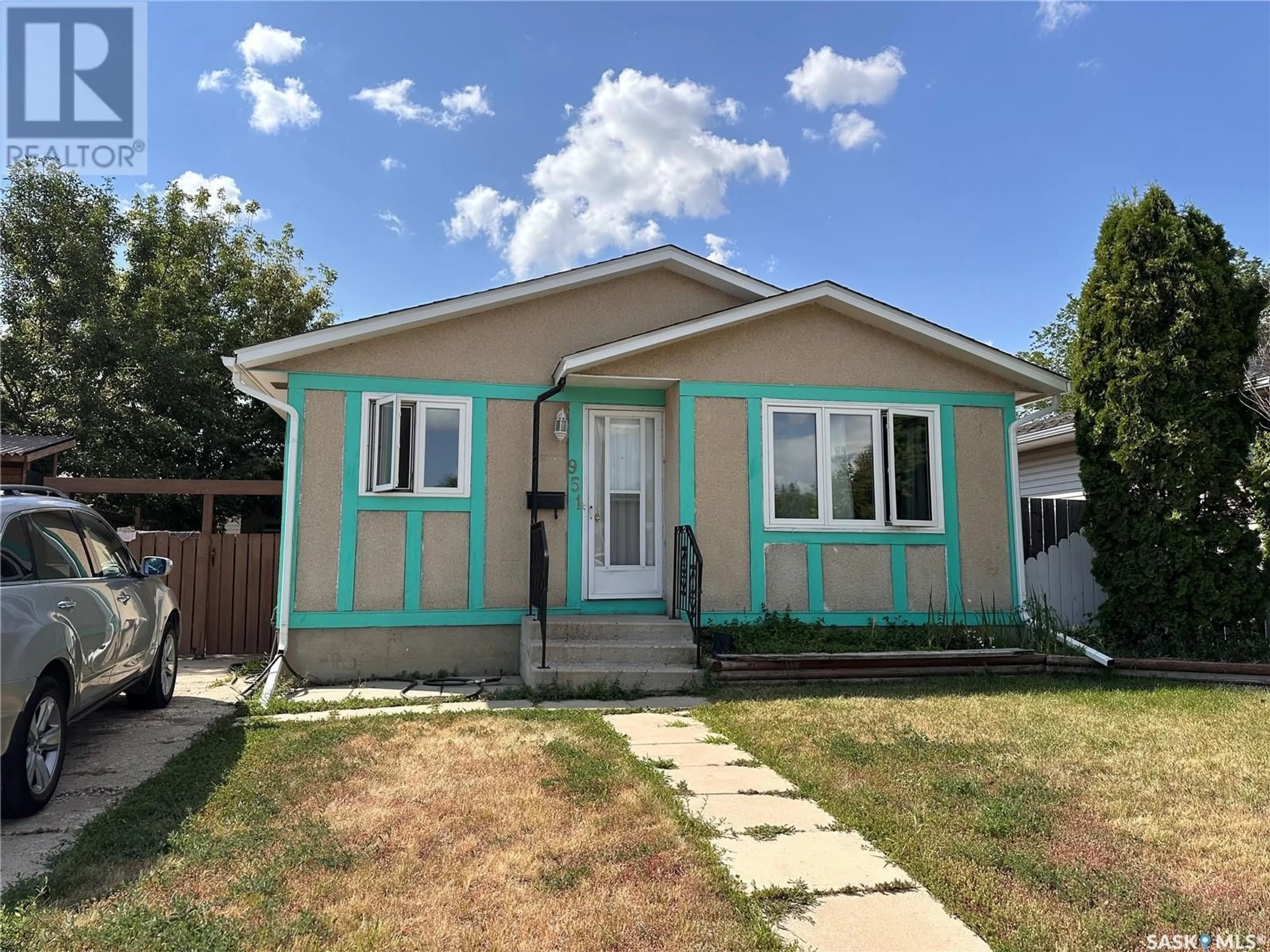 Frontside or backside of a home for 951 Confederation DRIVE, Saskatoon Saskatchewan S7L4K6