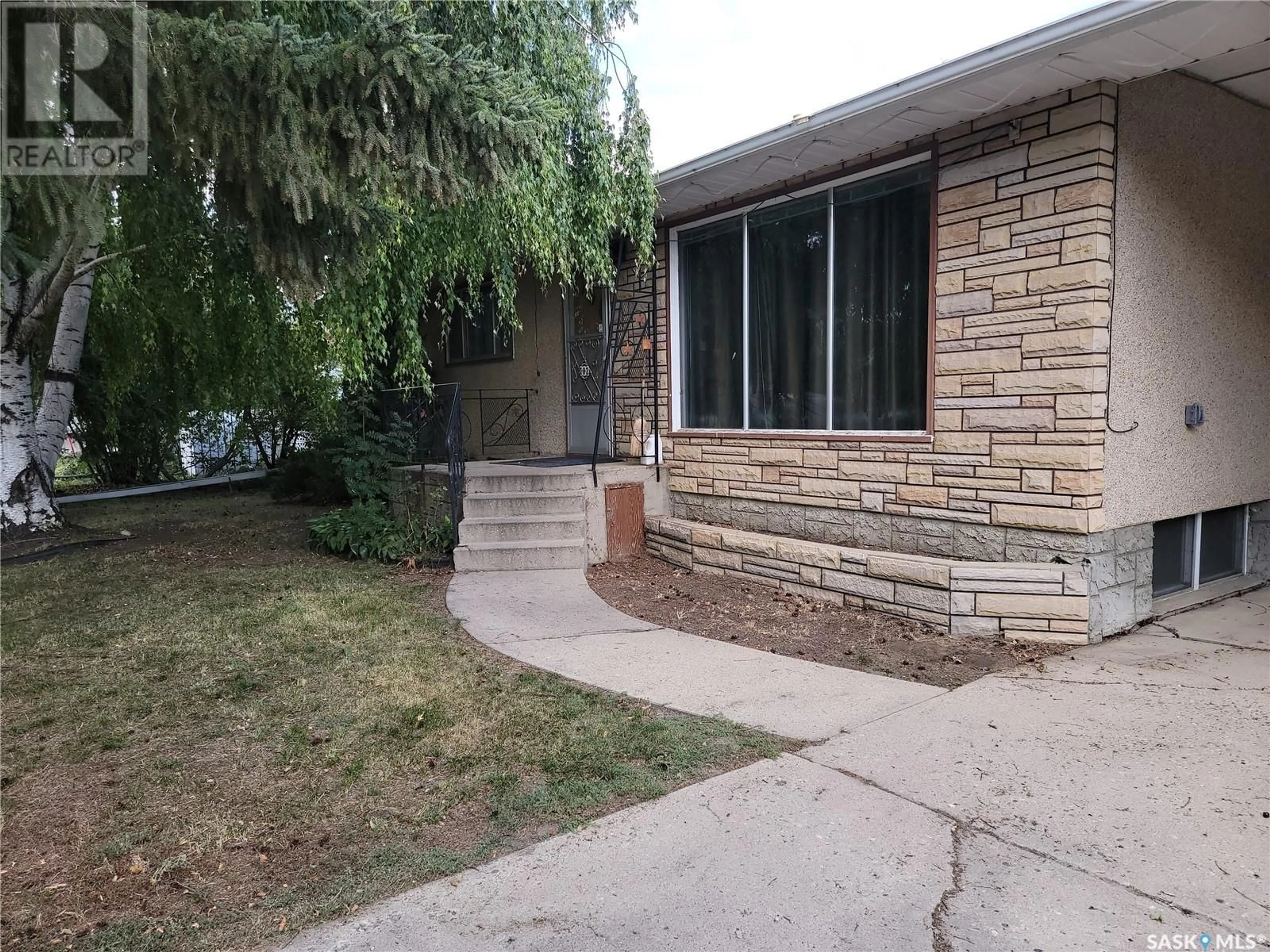 Frontside or backside of a home, the street view for 102 Jubilee BAY, Unity Saskatchewan S0K4L0