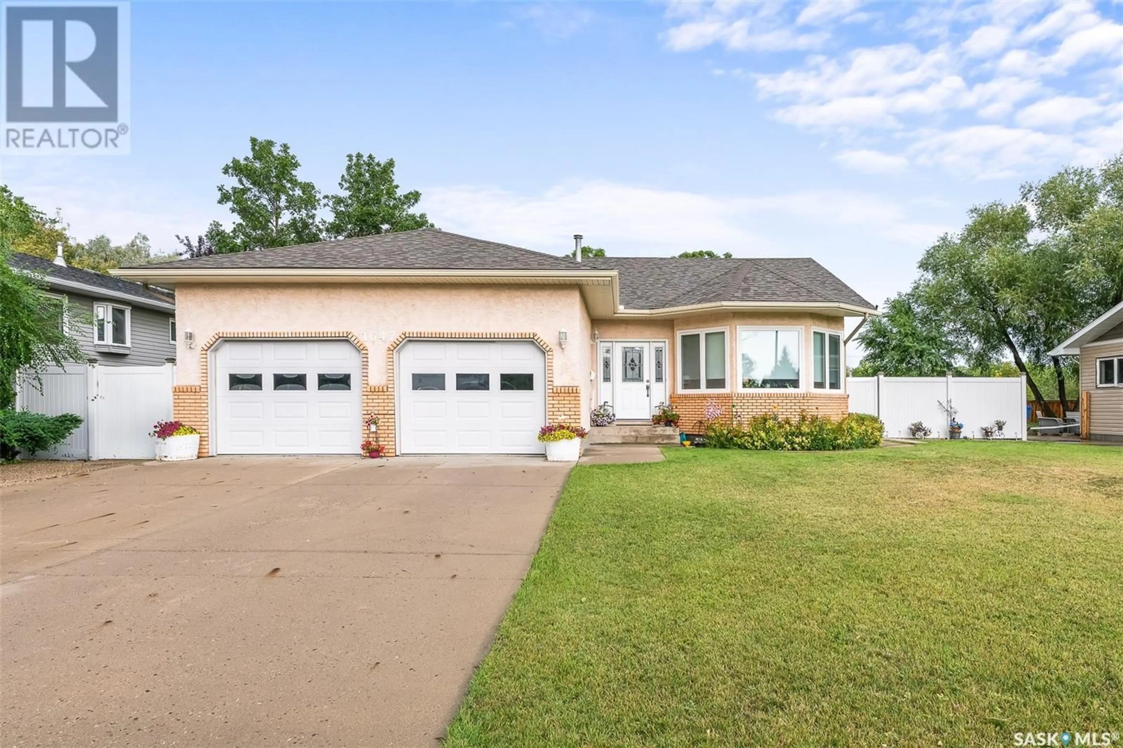 Frontside or backside of a home for 1647 Admiral CRESCENT, Moose Jaw Saskatchewan S6H7N8