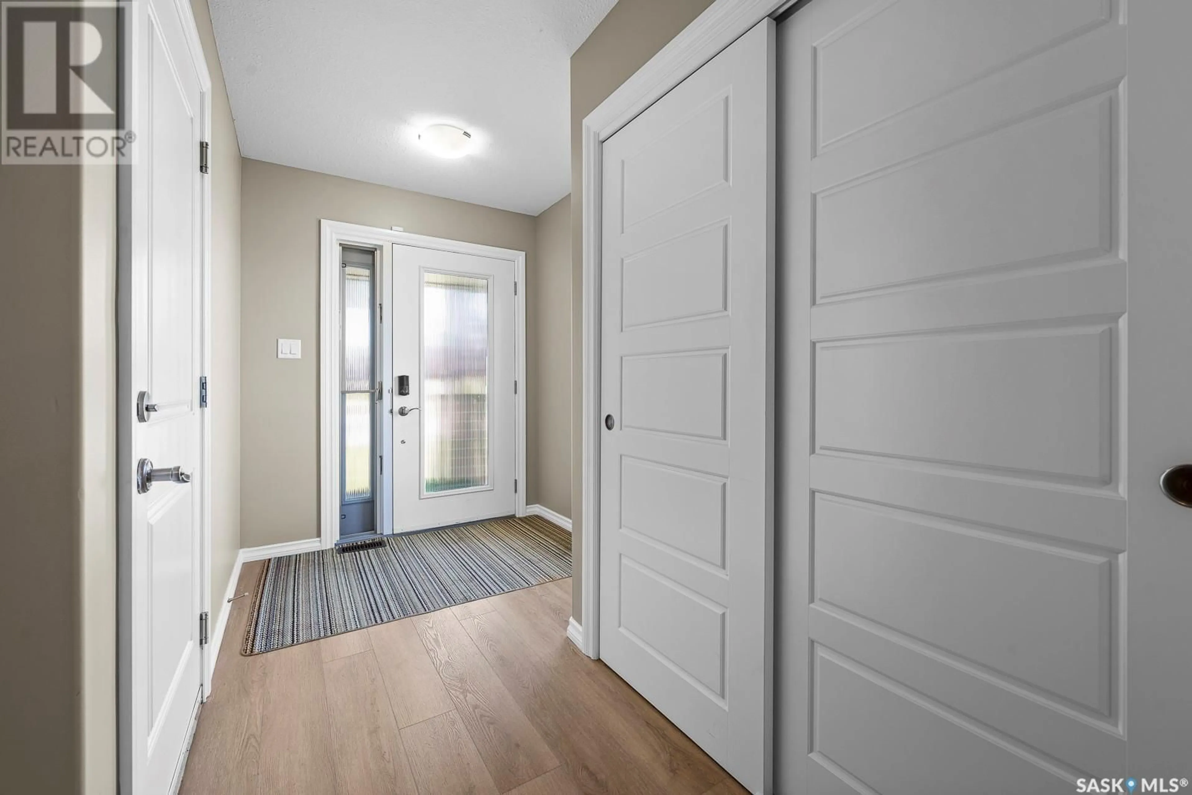 Indoor entryway for 239 4002 Sandhill CRESCENT, Regina Saskatchewan S4V3J1